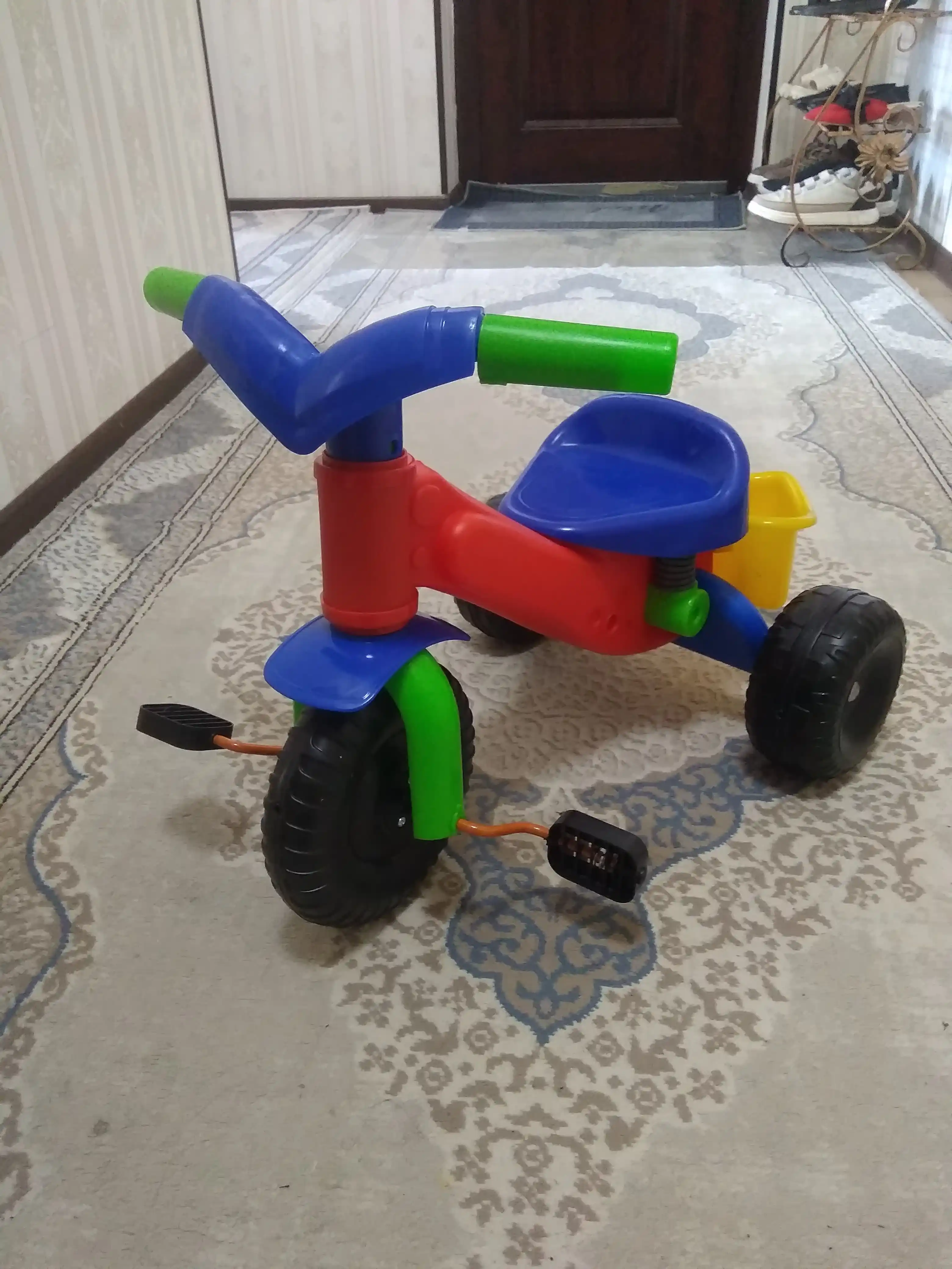 Bolalar velosipedi 3 g'ildirakli, rang-barang