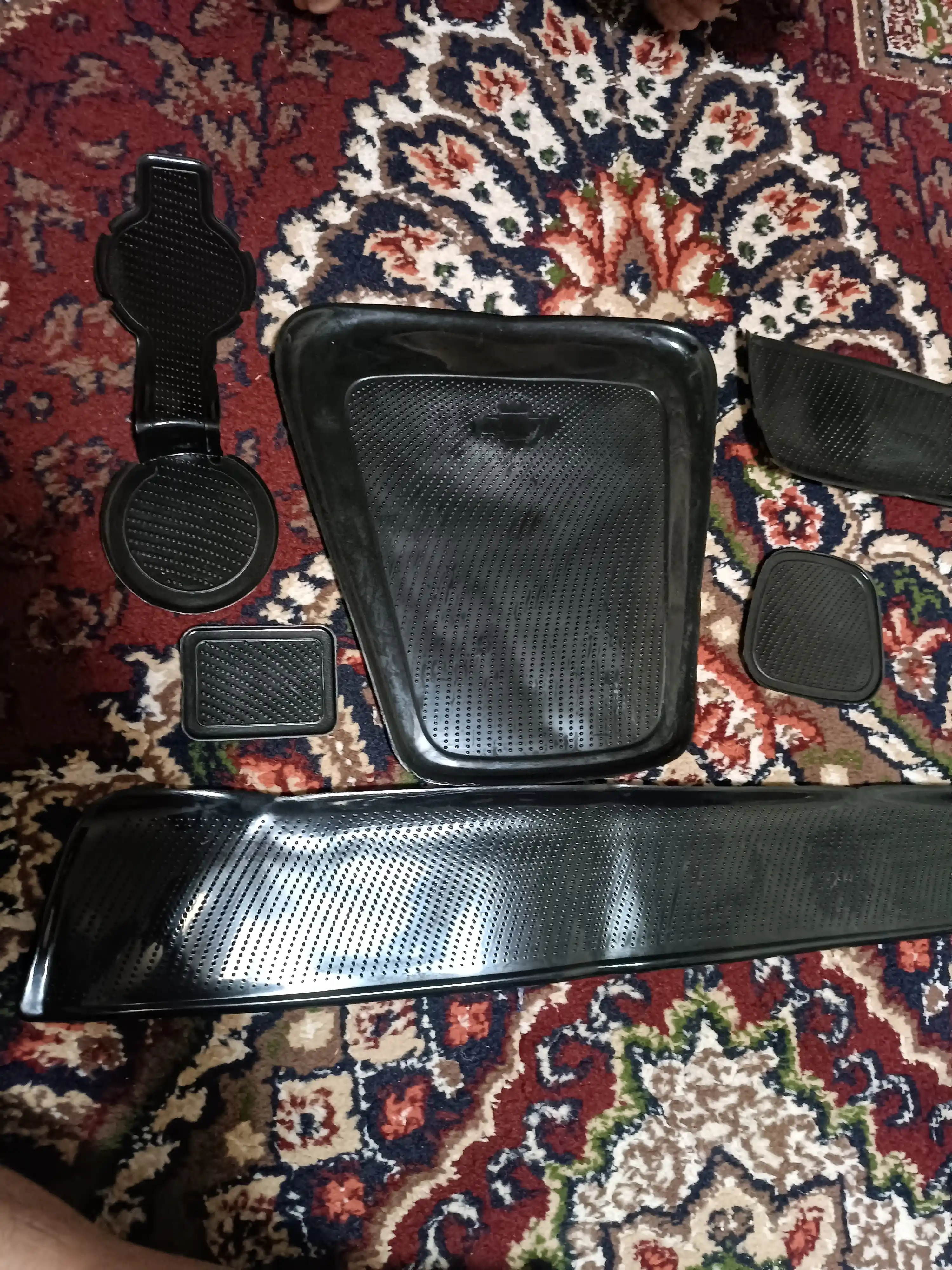 Torpedaga va konsolga rezinali gilamlar to'plami Сobalt, Spark, Damas, Gentra/Lacetti