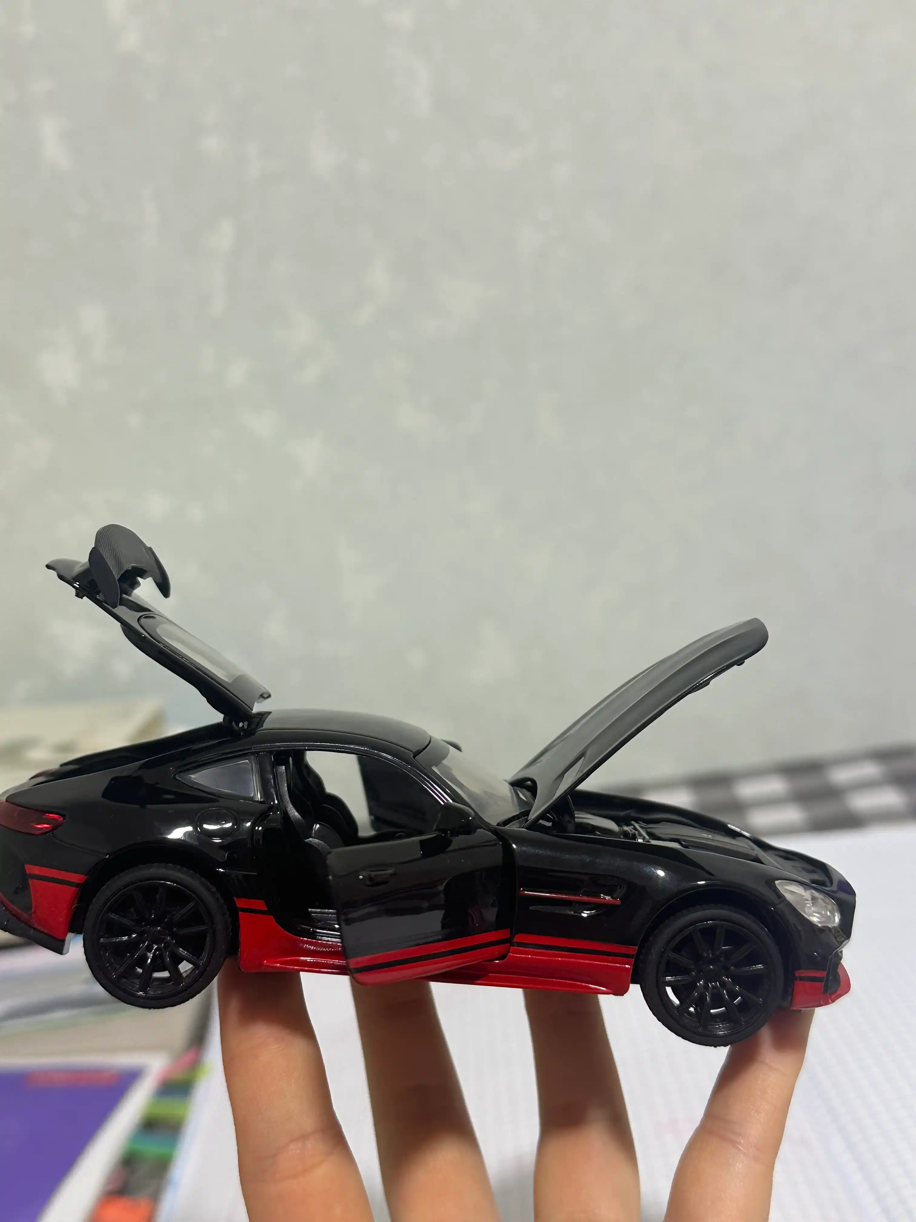 Metall mashina Mercedes-Benz GT Transformers 1:32
