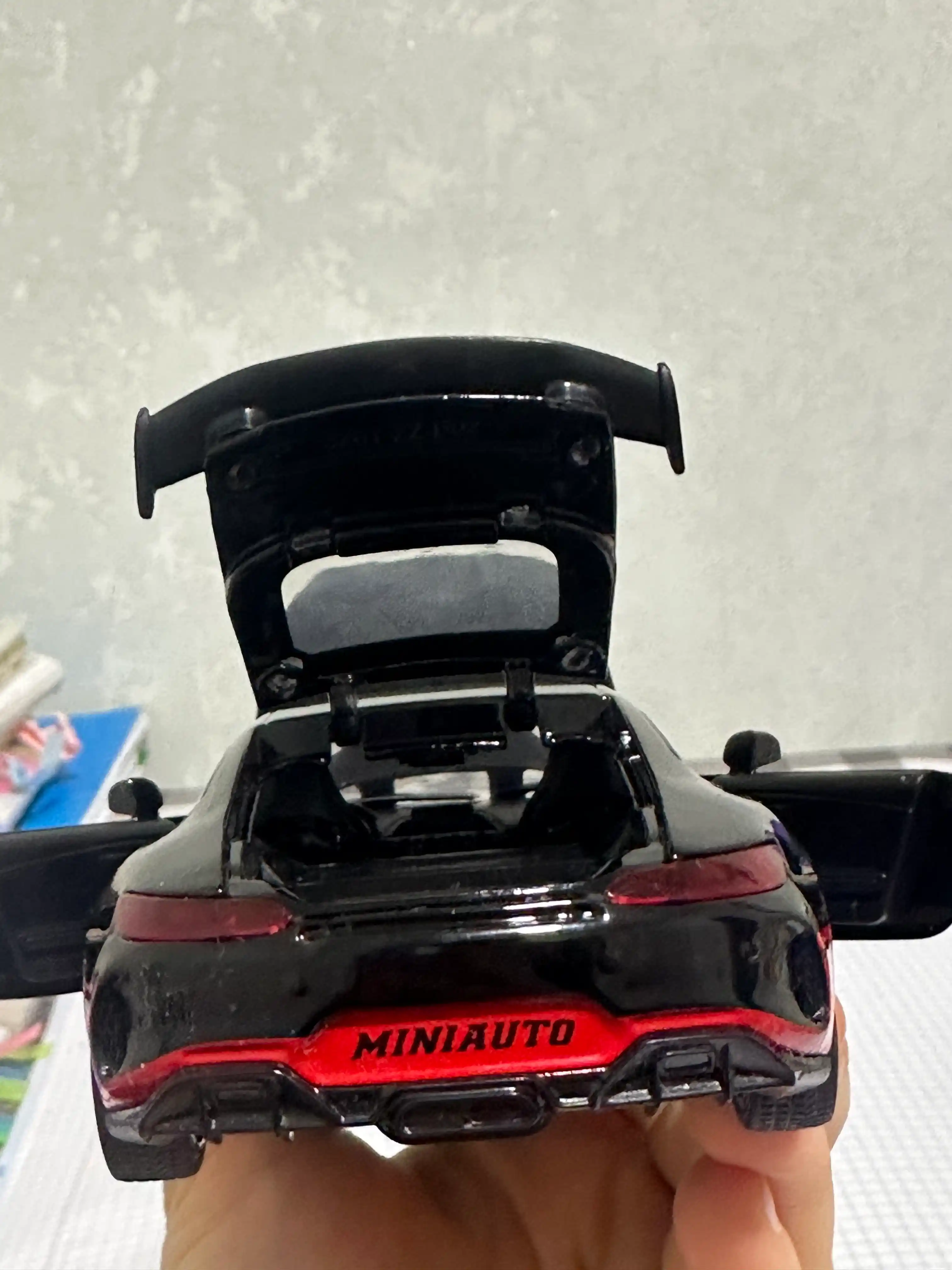 Metall mashina Mercedes-Benz GT Transformers 1:32