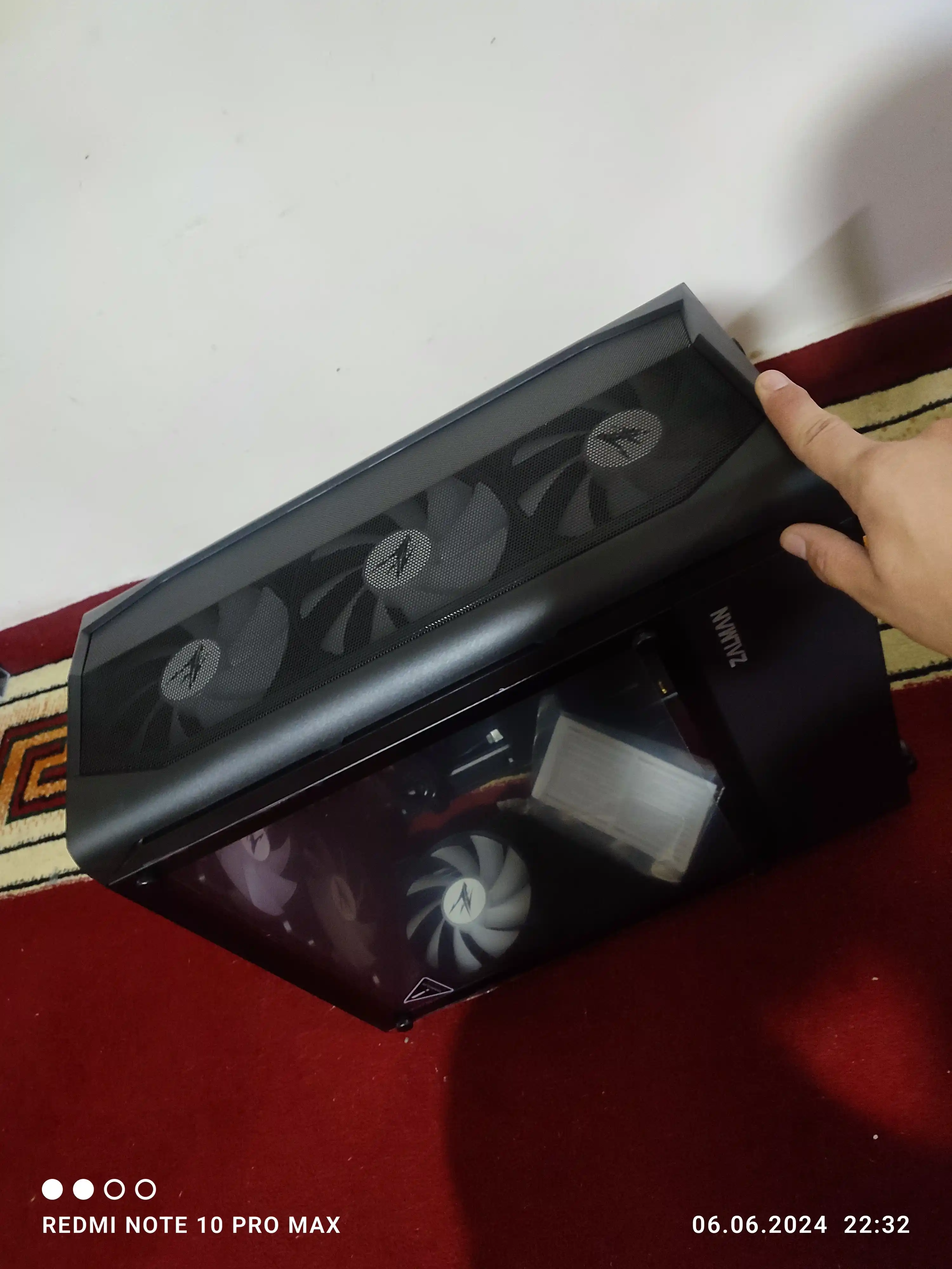 Компьютерный корпус Zalman N4 N4REV.1, 6 кулеров в комплекте, стекло, RGB подсветка