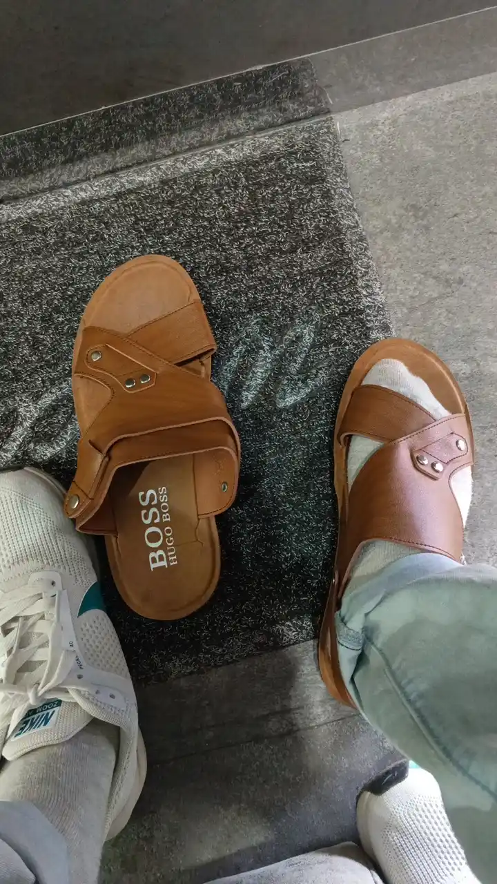 Erkaklar uchun yozgi shippak-sandallar