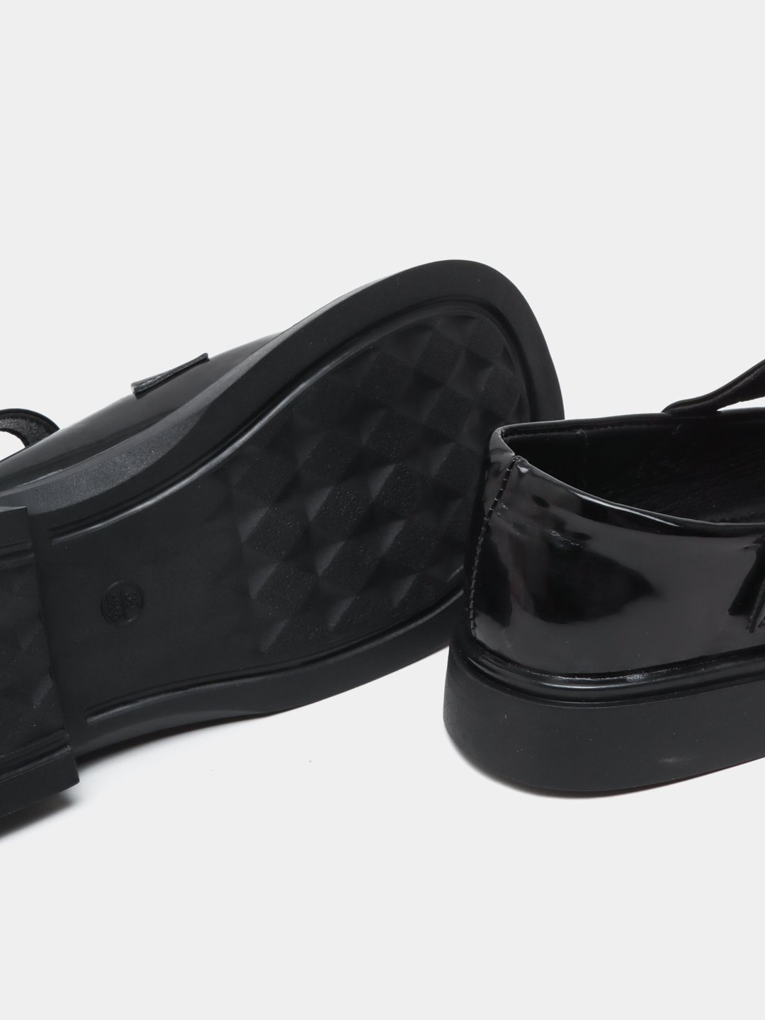 Kichkina shirinsoz bir narsaga tayyor