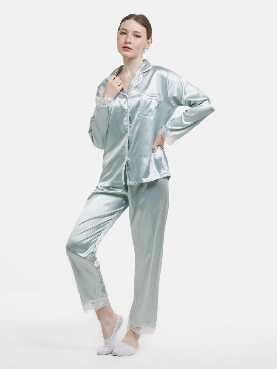 Ayollar uchun pijama to'plami