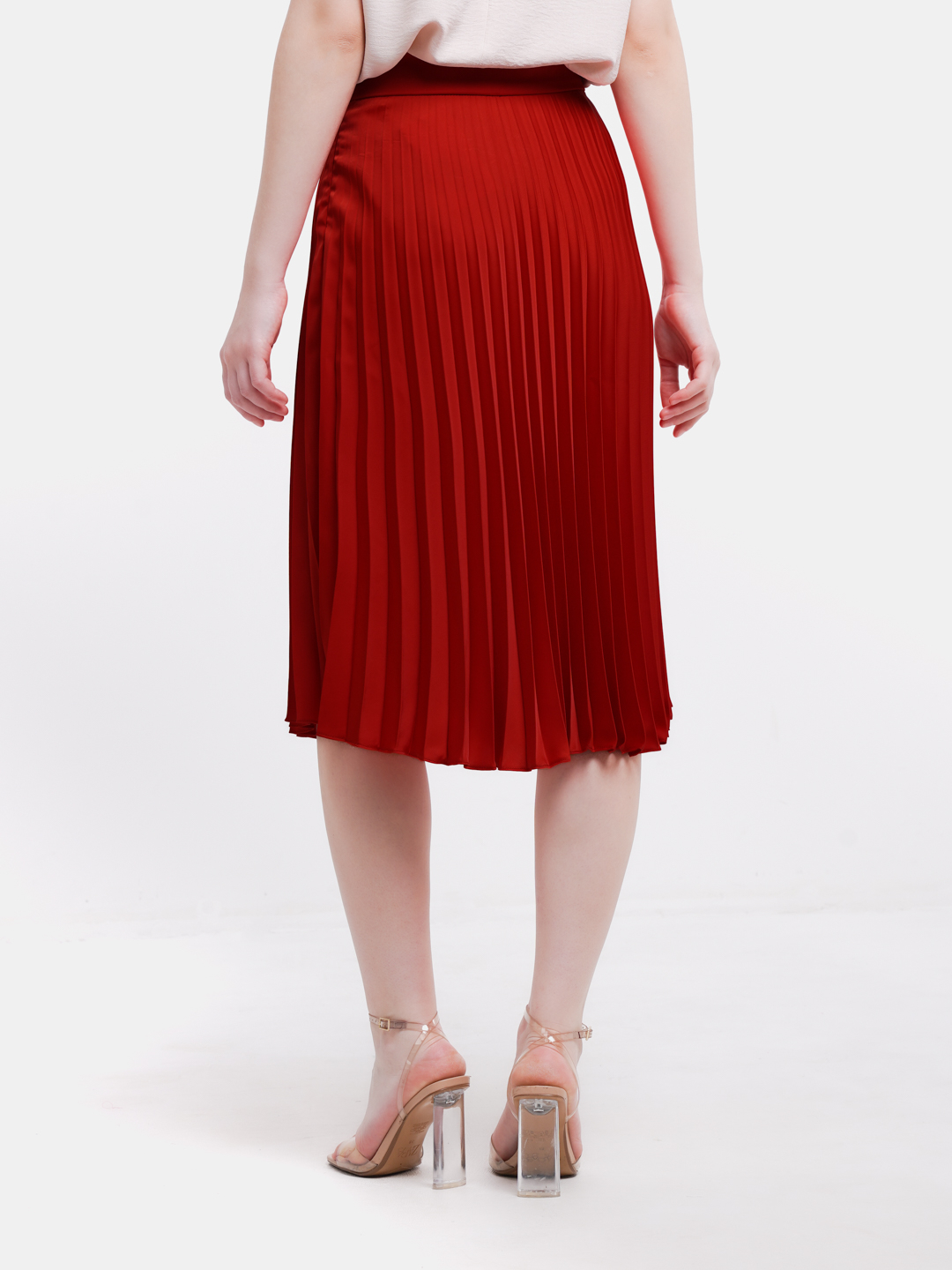 Qizlarning mushuklarini yaqindan korish