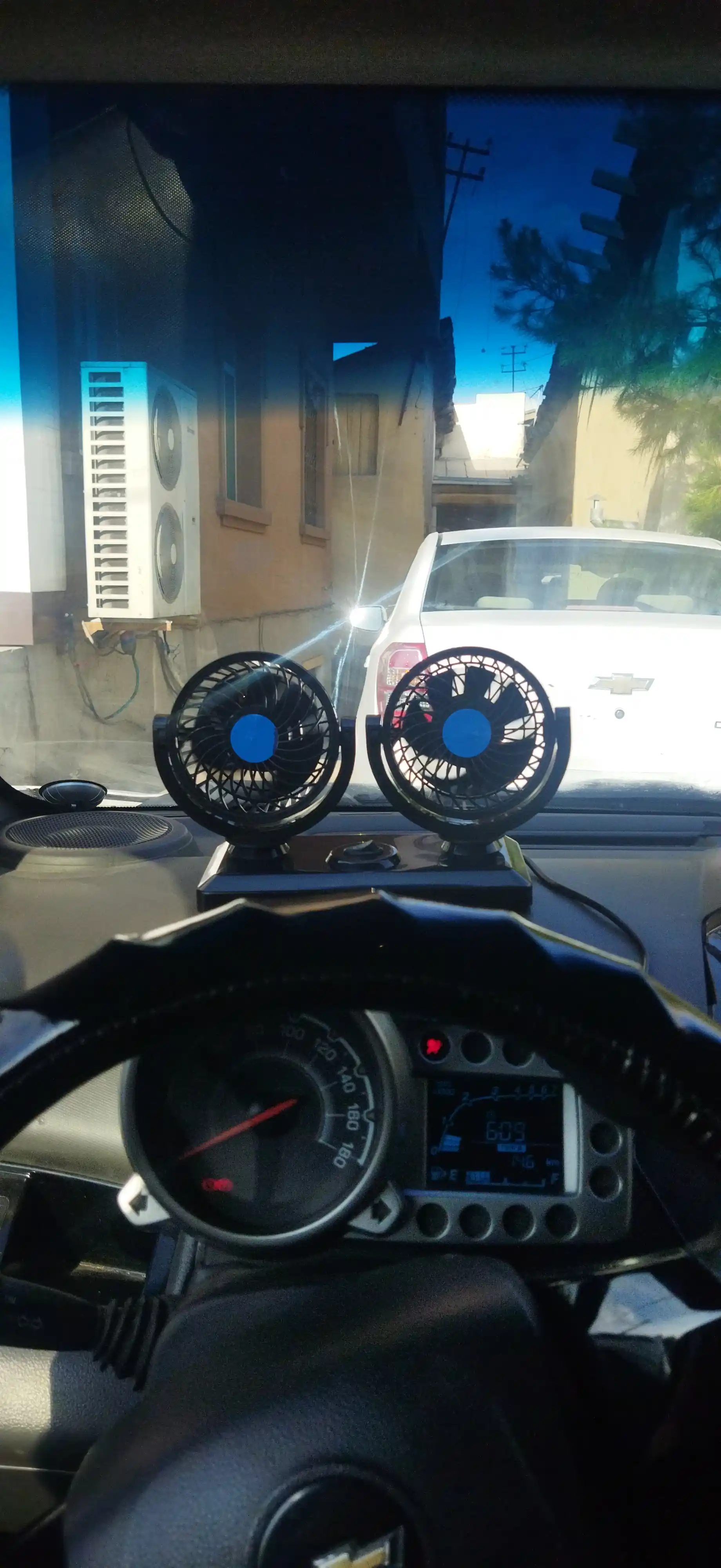 Ventilyator avtomobil ikki boshli vintilator tutatgich portativ avtomobil ventilyatori 12v