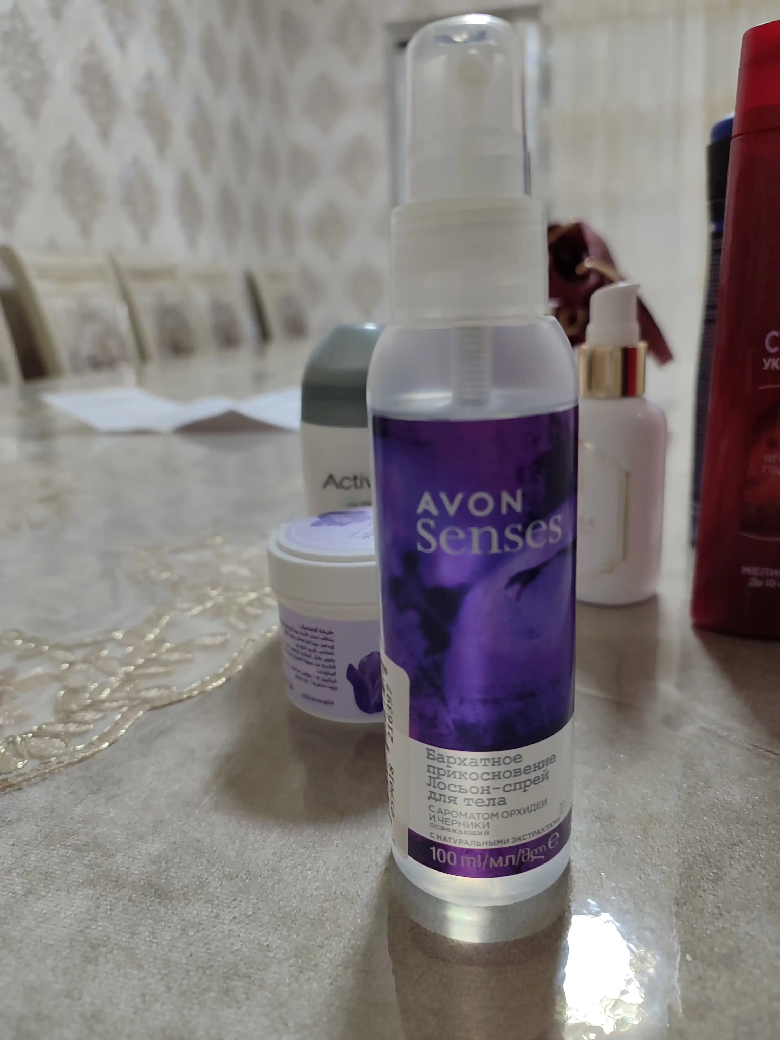 Tana uchun "Avon Senses" "Baxmal teginish" spreyi, 100 ml