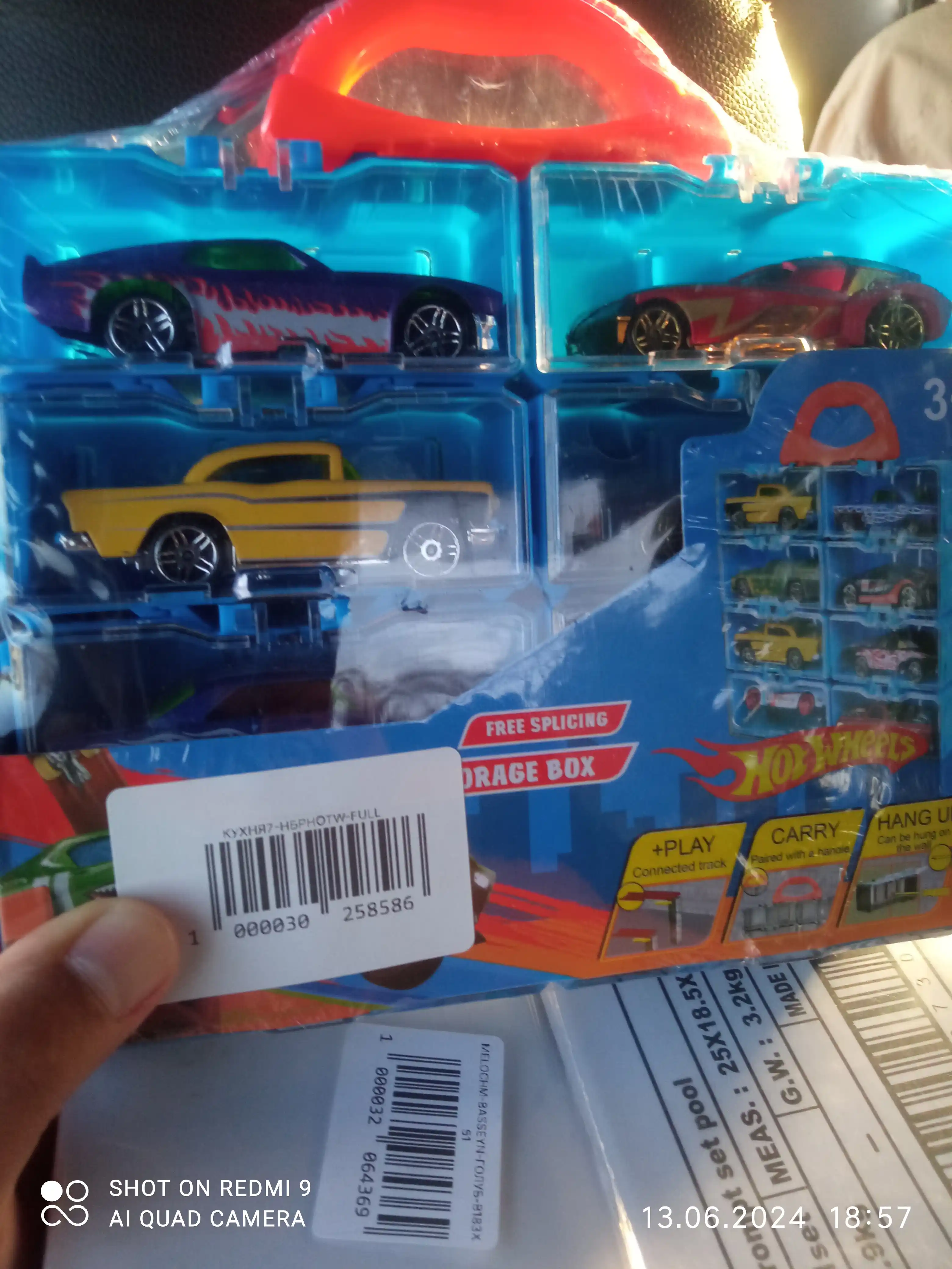 Metall mashinalar Hot Wheels stilida, to'plami 8 dona, konteynerlardan konstruktor
