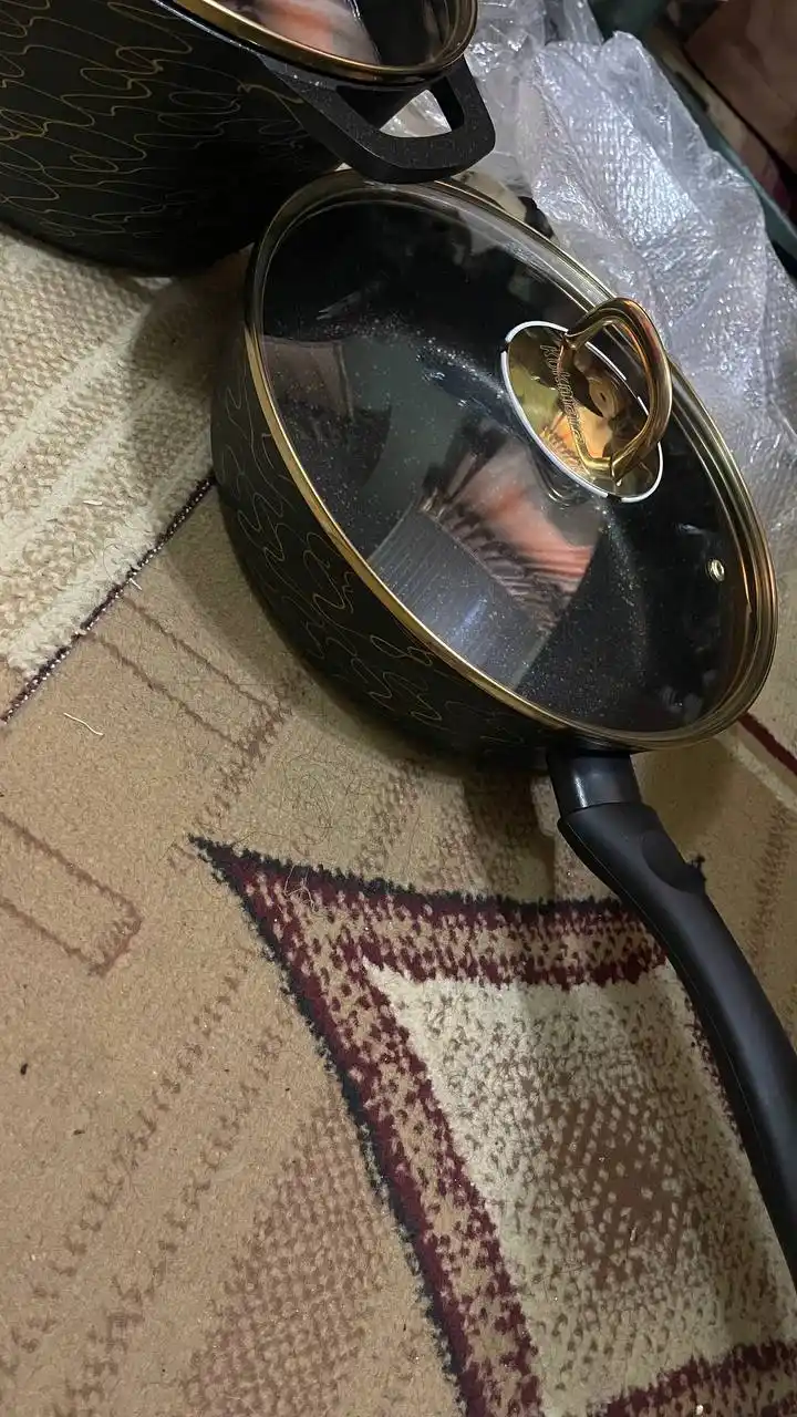 Tova Kukmara "Gratsiya" tutqichli, shisha qopqoq bilan, qora va oltin