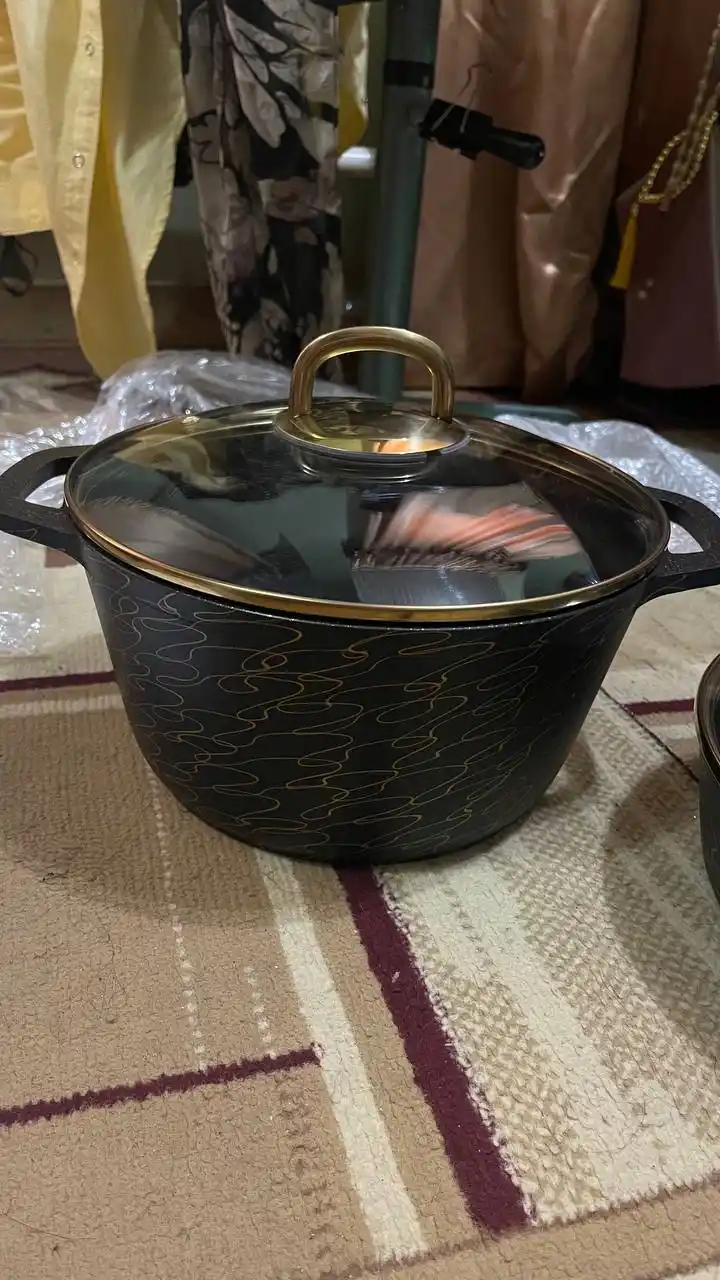 Shisha qopqoqli Kukmara kastryulkasi, AP qora-oltin rangli nazokat chizig‘i
