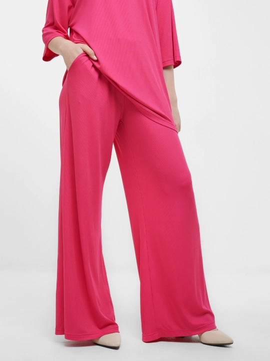Комплект женской одежды, футболка и брюки Sum Wear Collection, S-M. L-XL