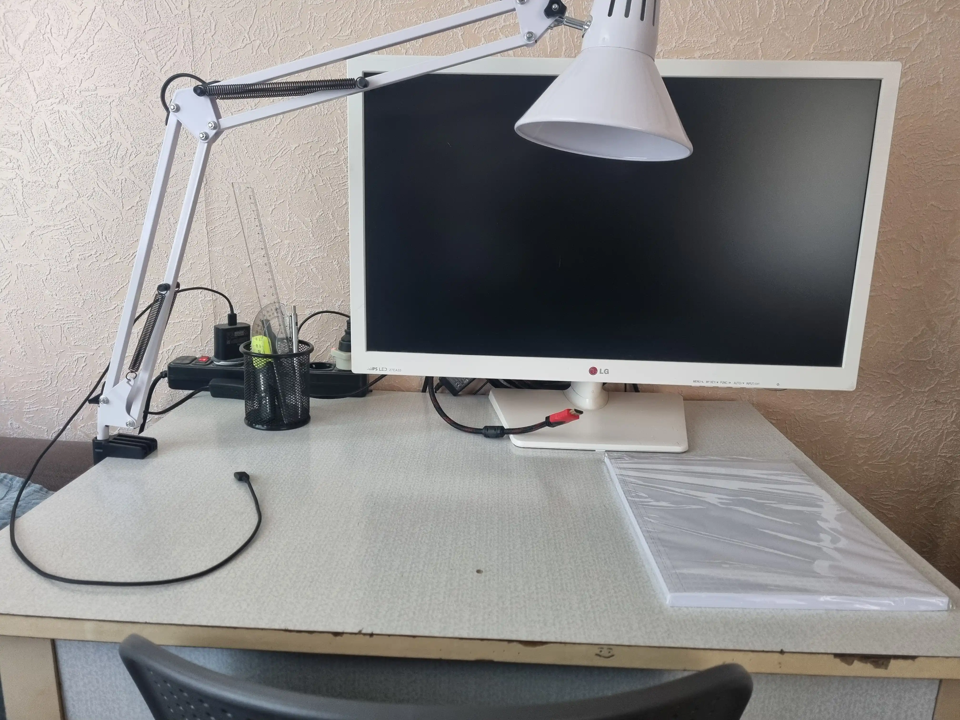 Stol lampa maktab o'quvchilar uchun svitilnik metal korpus, tungi chiroq + zajim sovg'a