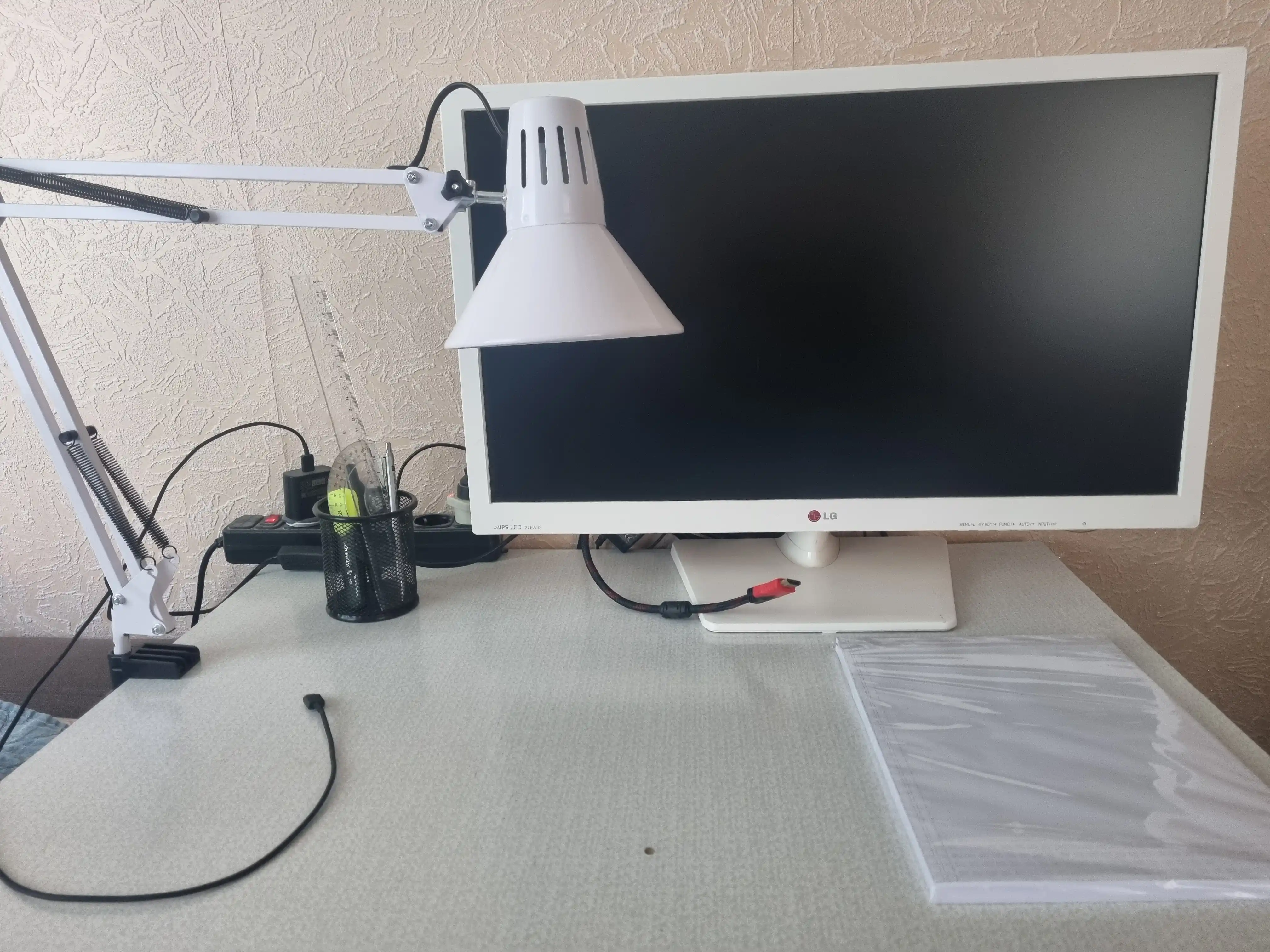 Stol lampa maktab o'quvchilar uchun svitilnik metal korpus, tungi chiroq + zajim sovg'a
