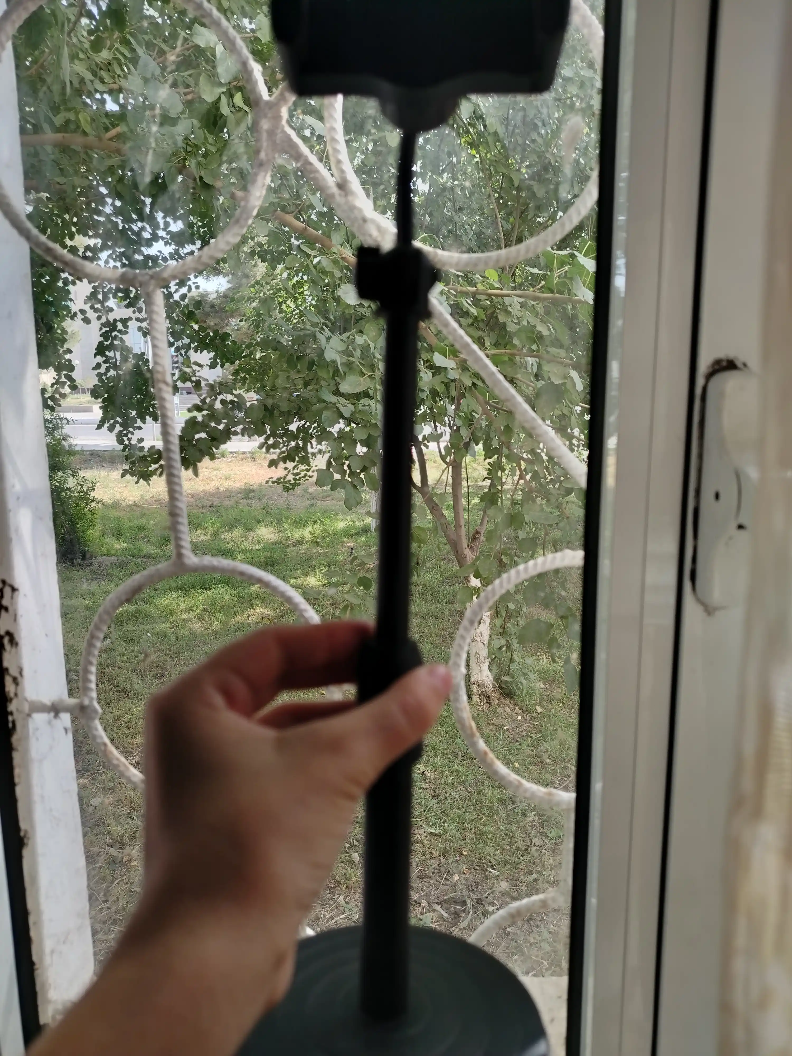 Stol usti telefon ushlagichi
