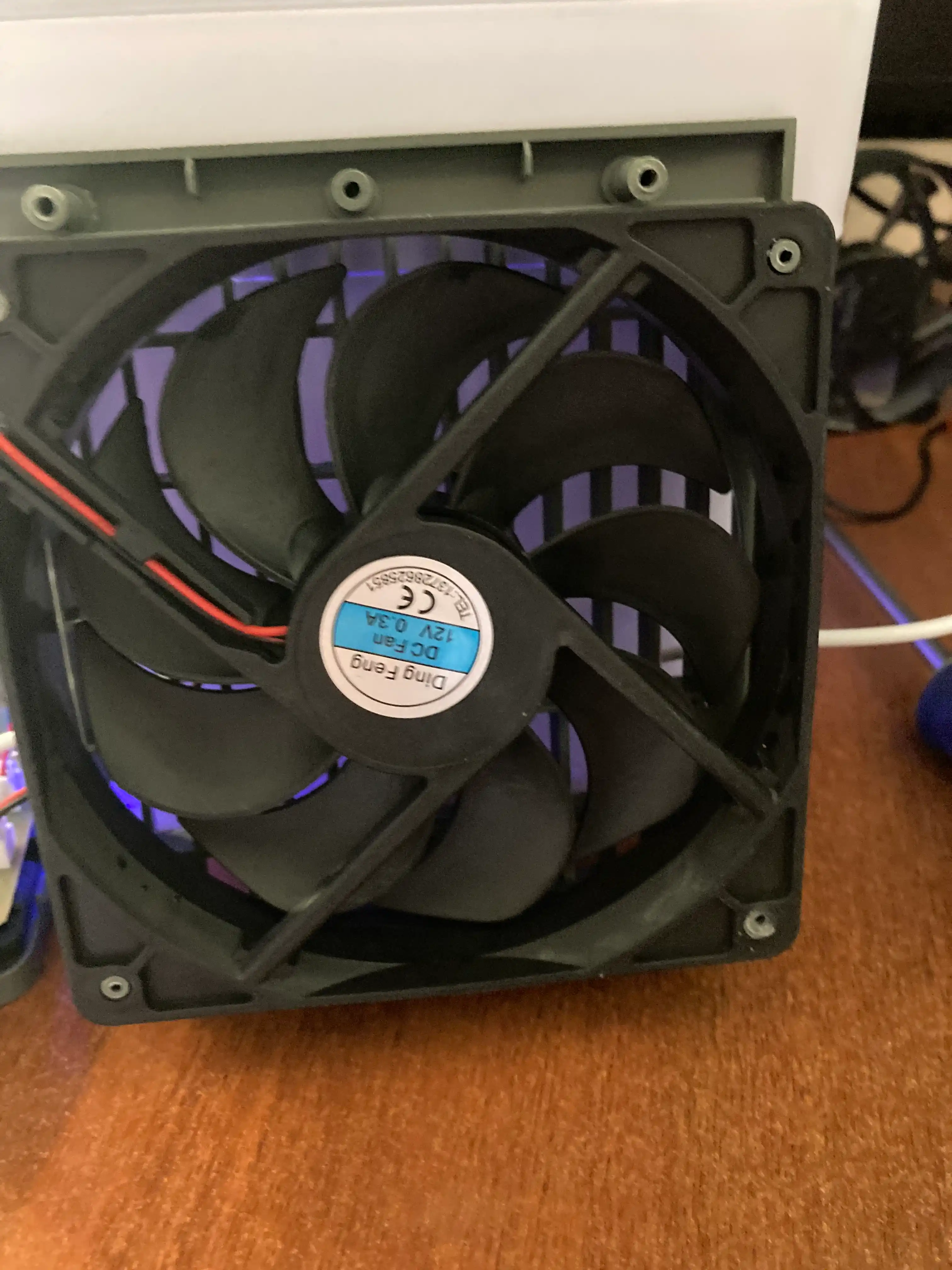 Portativ mini havo sovutgich Arctic Eco Air 3 tada 1 — namlagich va ventilyator