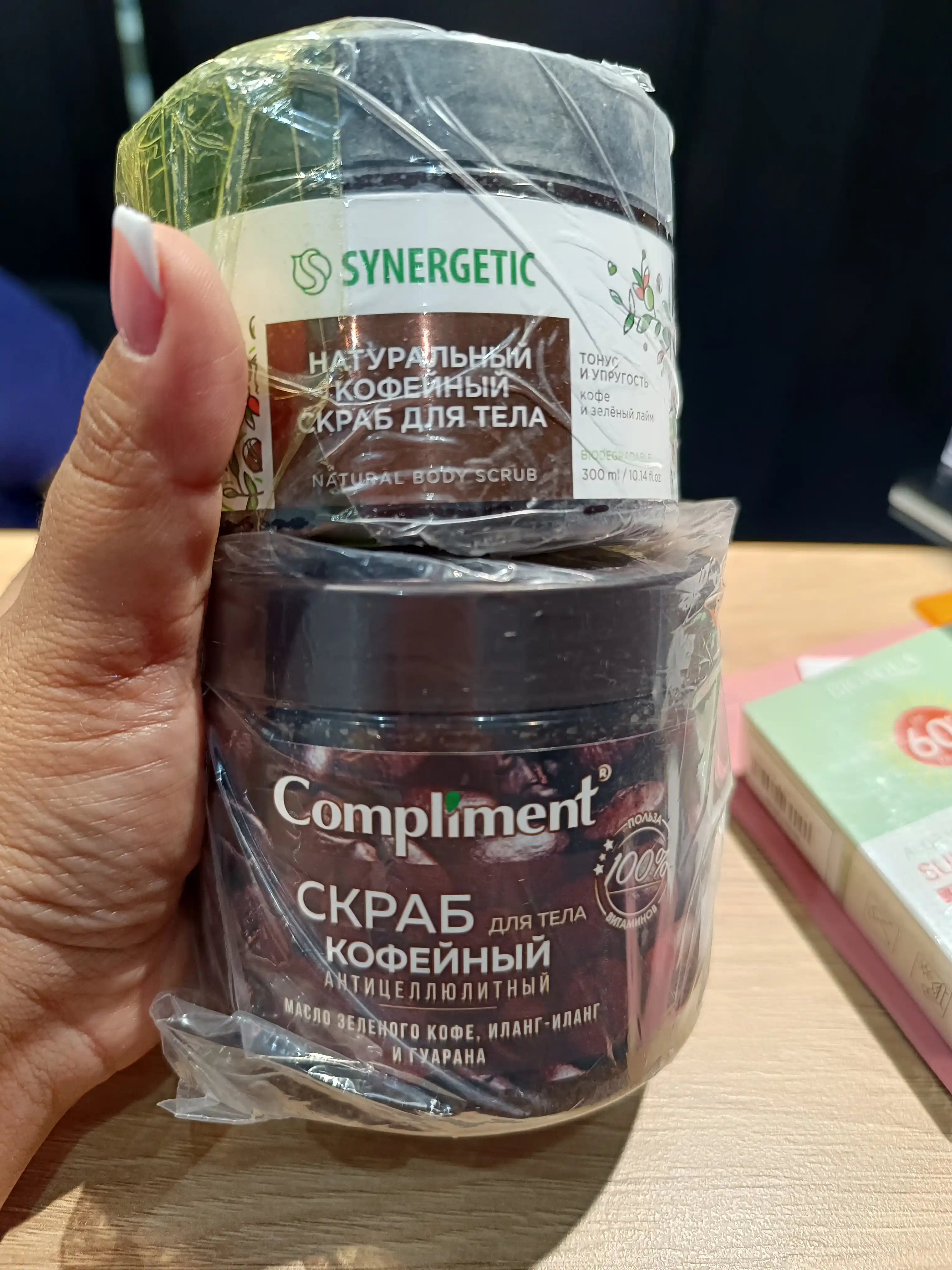 SYNERGETIC kofe tanasi uchun skrab "qahva va ohak yashil" tonusi va elastikligi, 300 ml