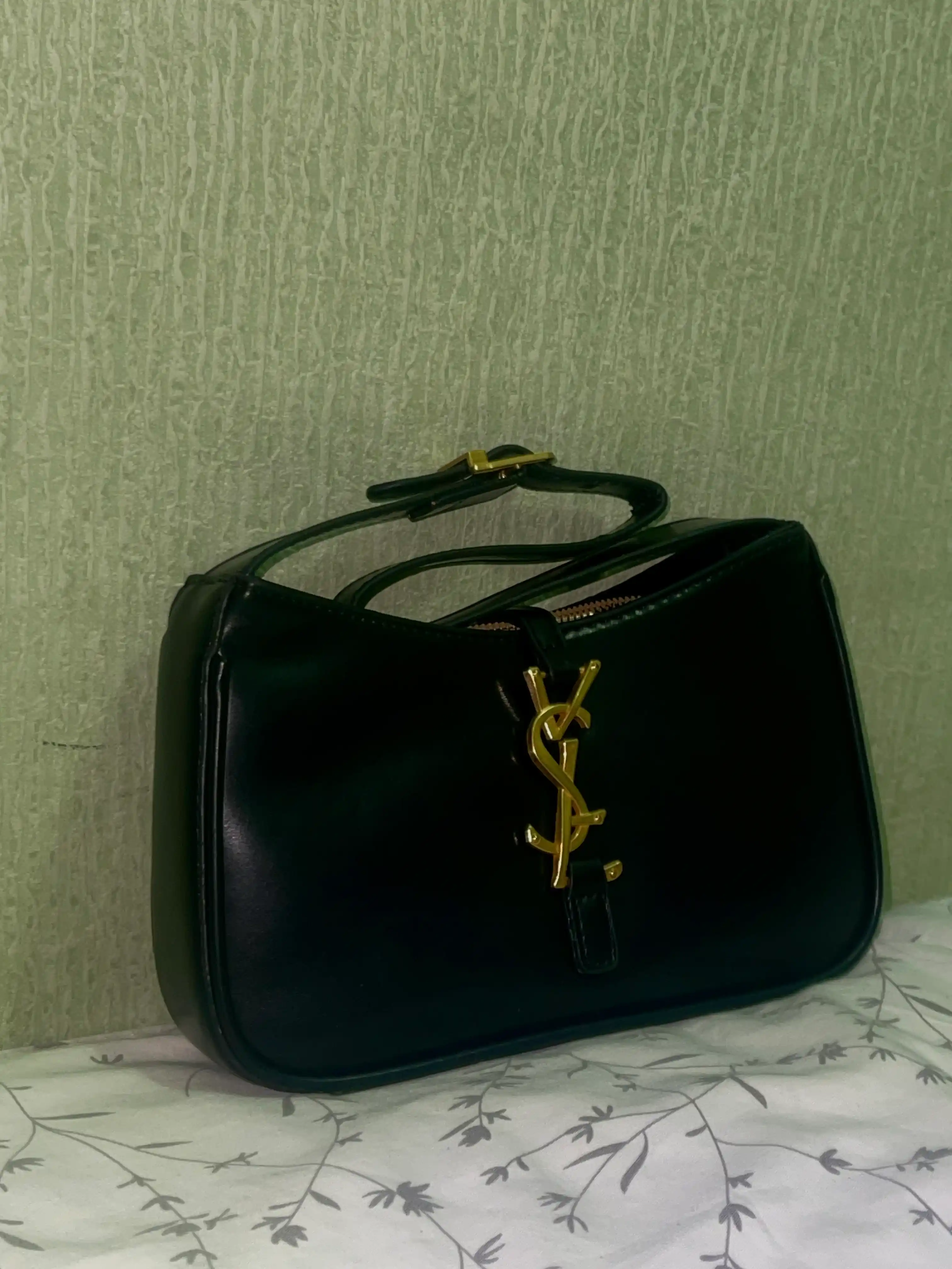Ayollar sumkasi YSL, yelkama