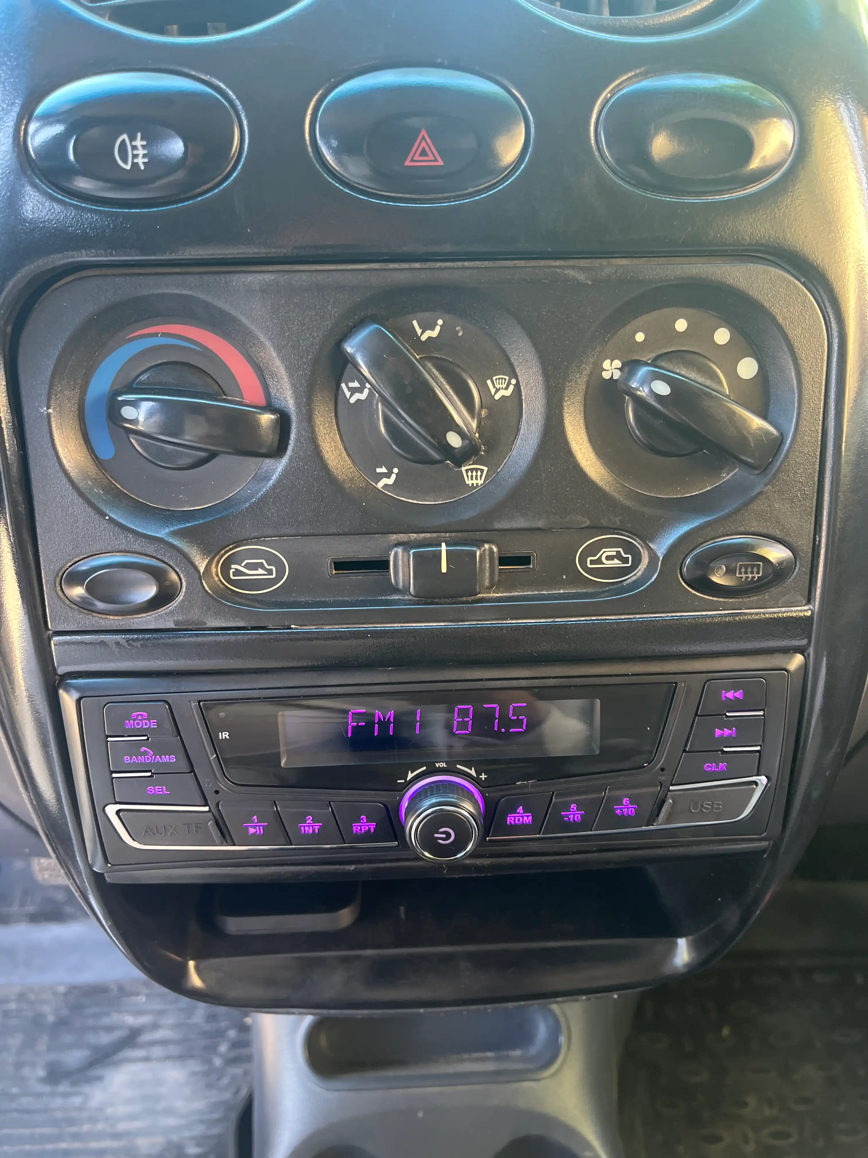 Pioneer Gentra mini avtomagnitafon Rul pulitli Blutus Usb flehska aux Fm universal mafon