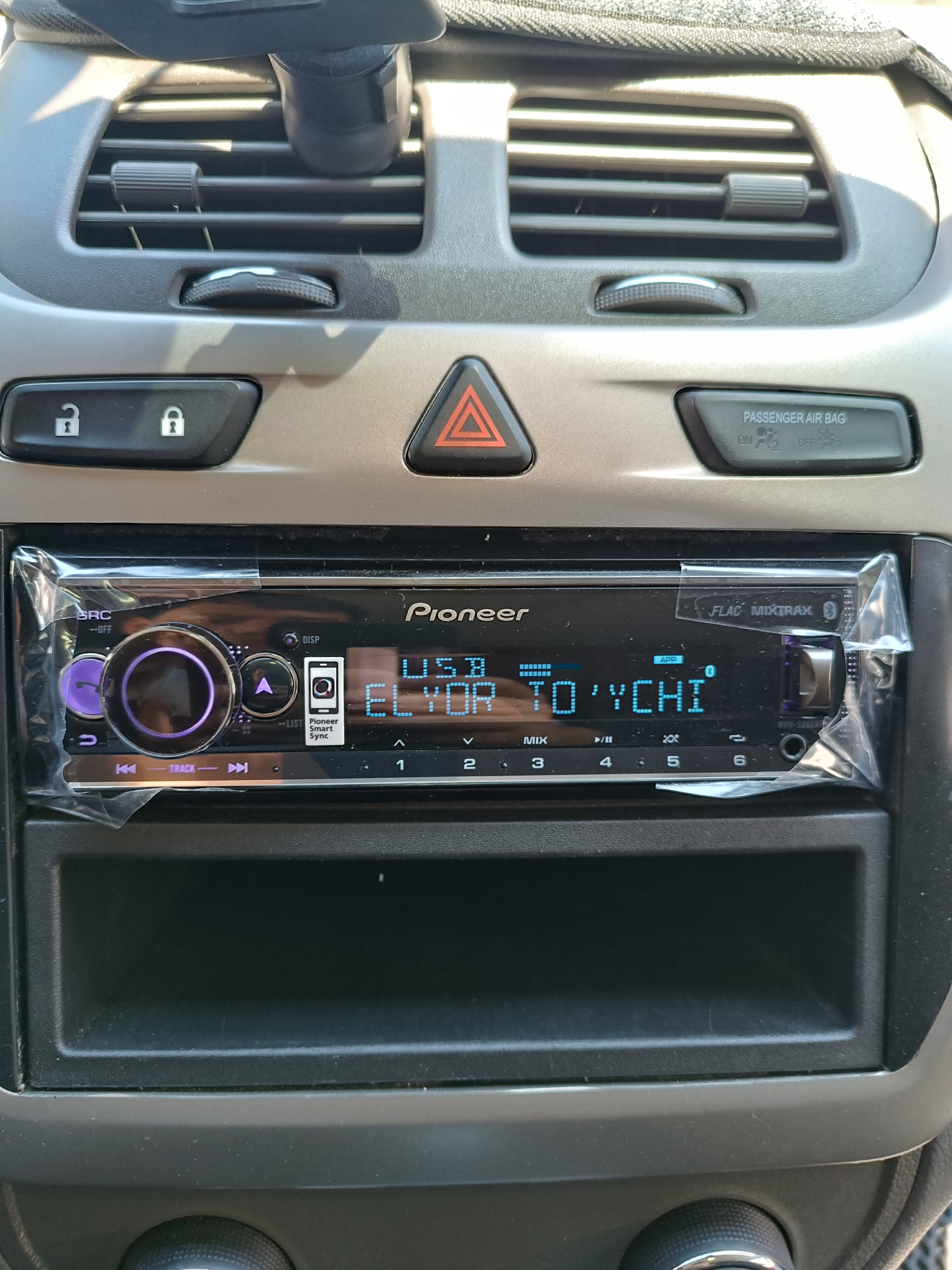 Автомагнитола Pioneer MVH-S520BT, с технологией Bluetooth