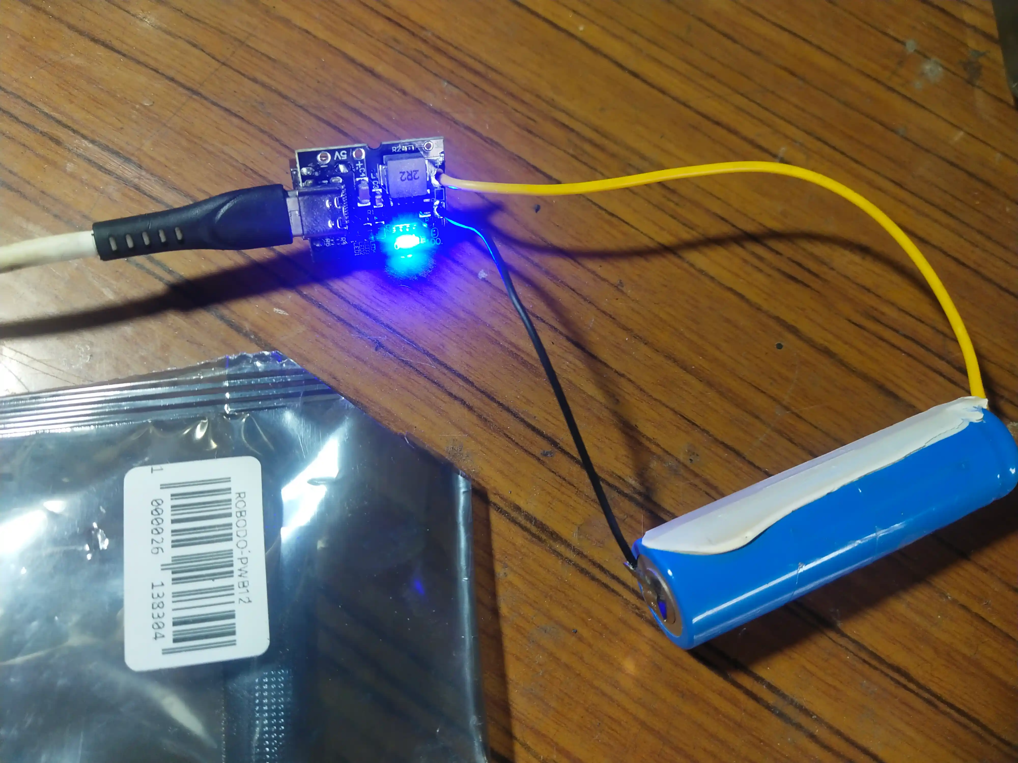 TYPE-C kirish va USB-A chiqishi 5V 2A bo'lgan PowerBANK moduli