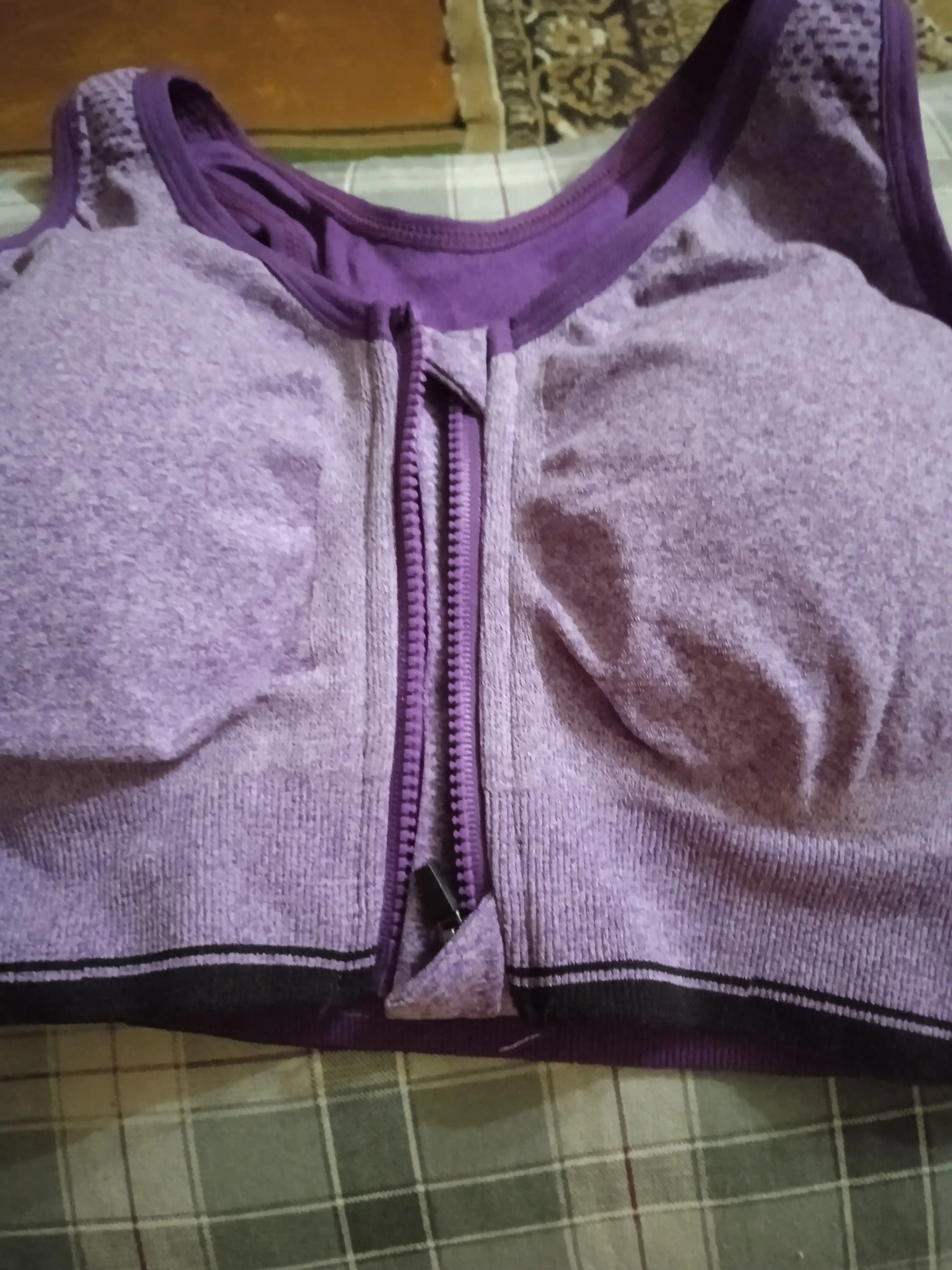 Ayollar sport topi Kioko. Fitnes uchun olinadigan chashkali sport topi