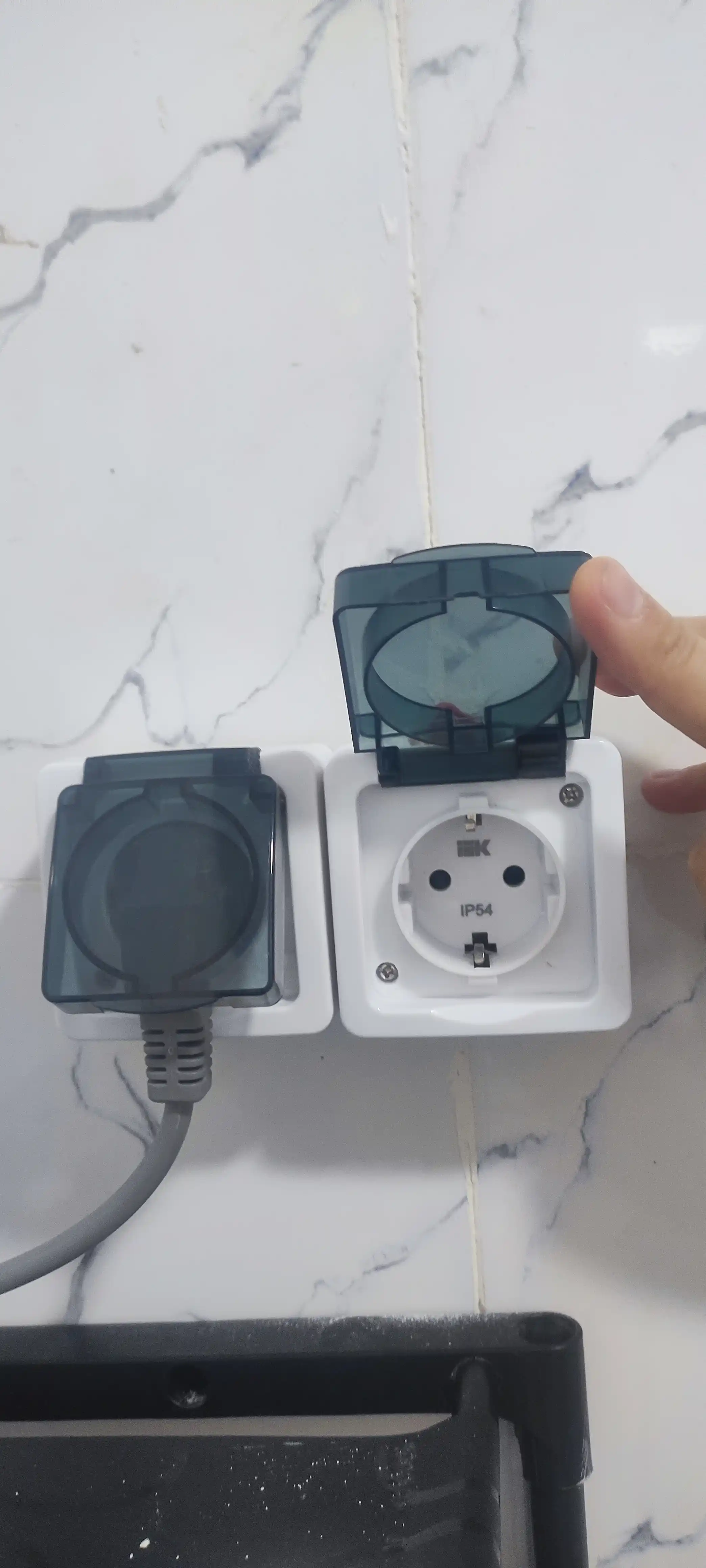 Розетка 2-местная с з/к открытой установки IP54, цвет крышки: дымчатый, Гермес Plus