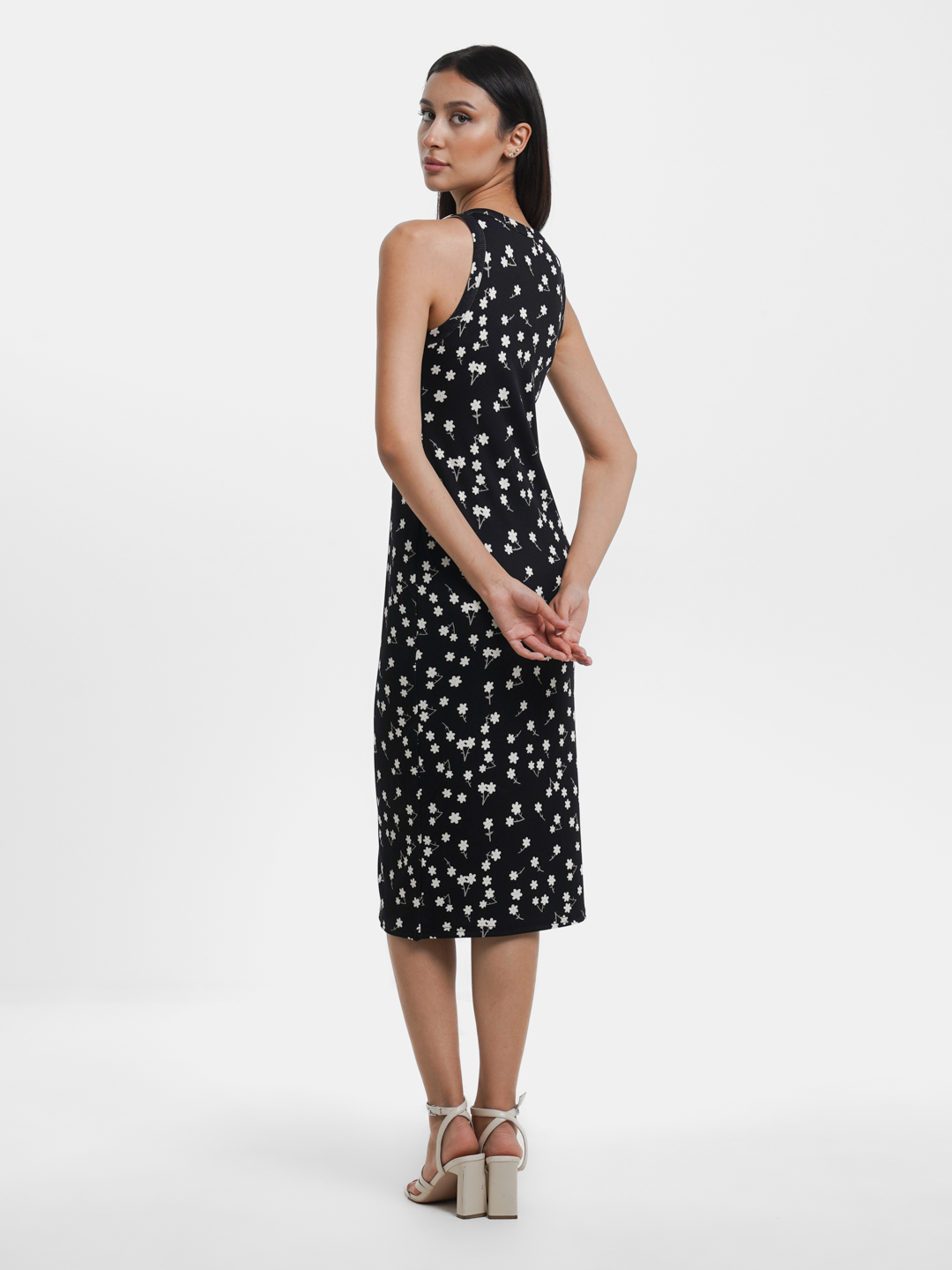 Pul uchun tanasini korsatadi Tangalar onlayn porno videolar