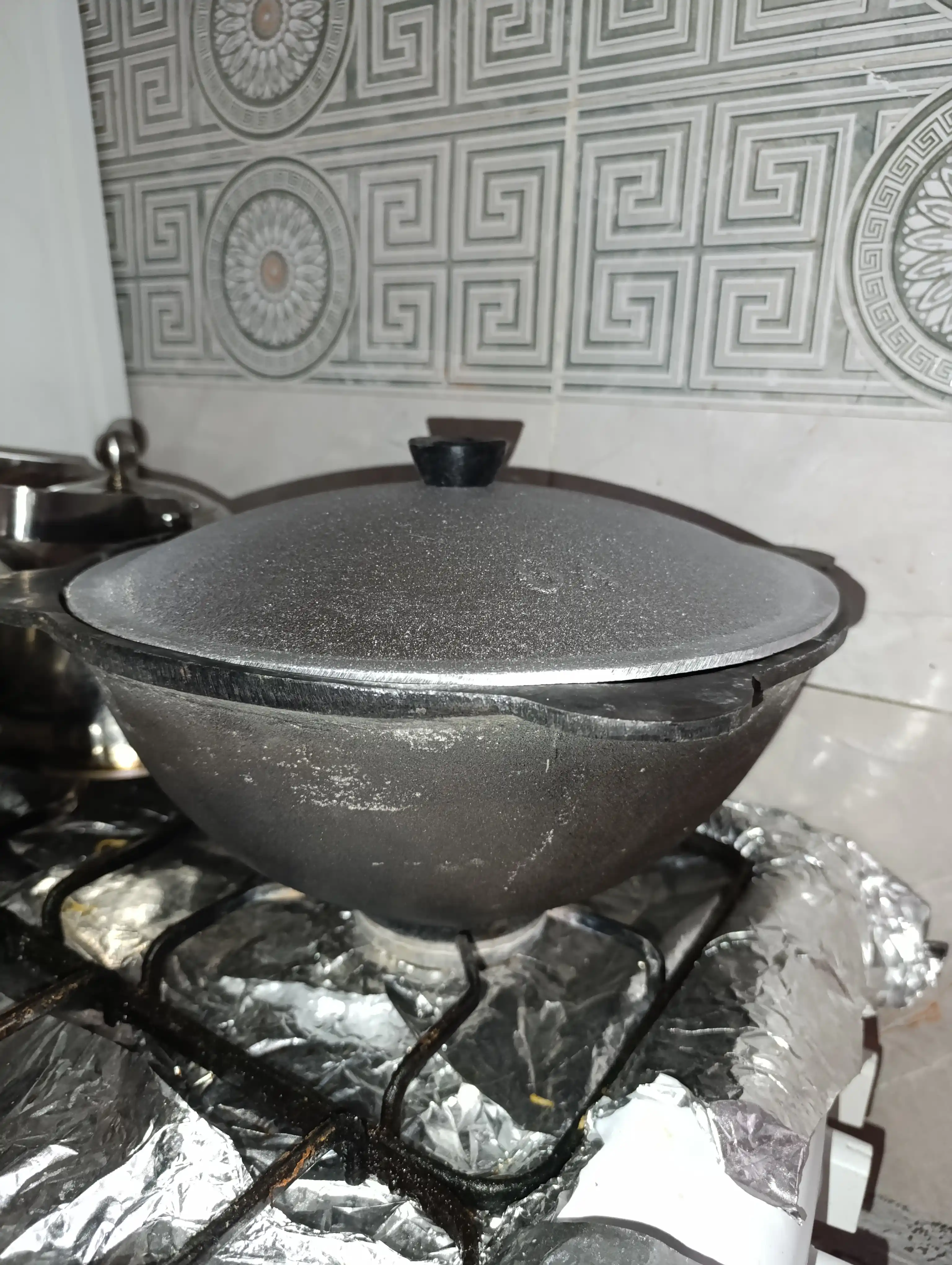Казан чугунный для плова с крышкой, плоское дно