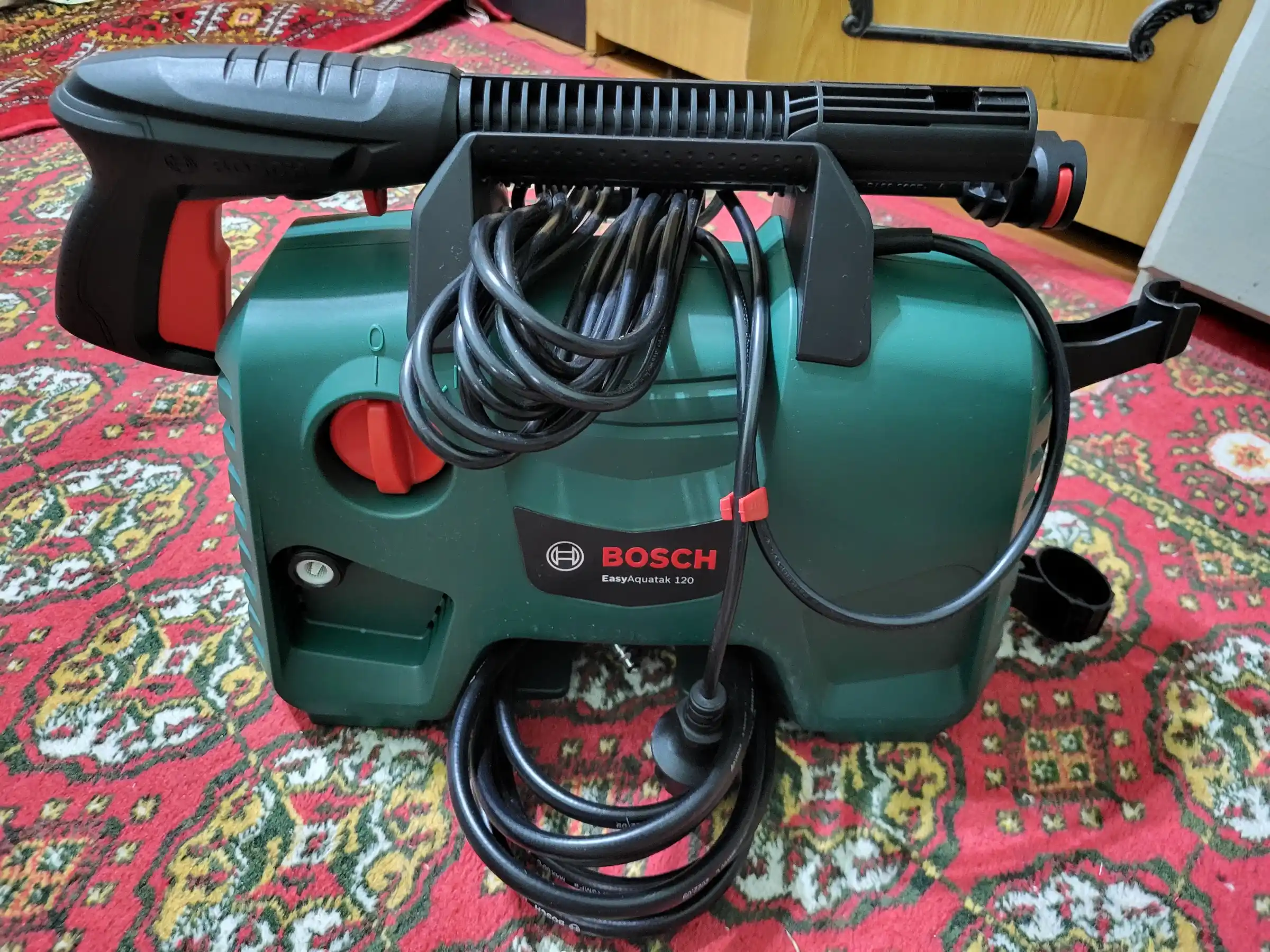 Мойка высокого давления Bosch EasyAquatak 120: 120 бар, 1500 Вт – чистота без усилий
