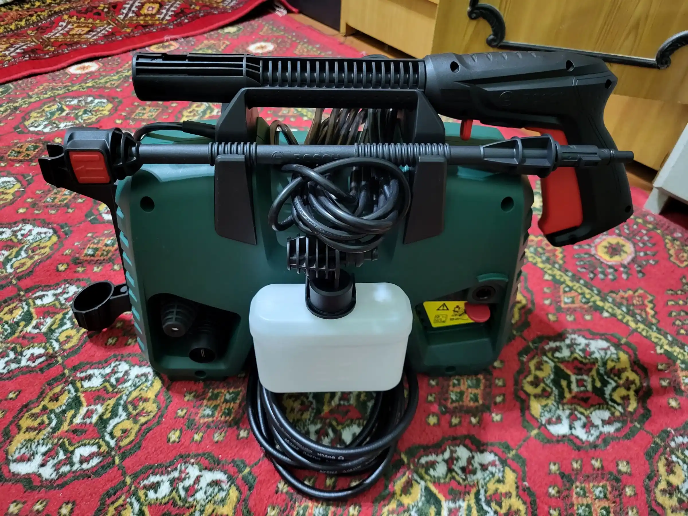 Мойка высокого давления Bosch EasyAquatak 120: 120 бар, 1500 Вт – чистота без усилий