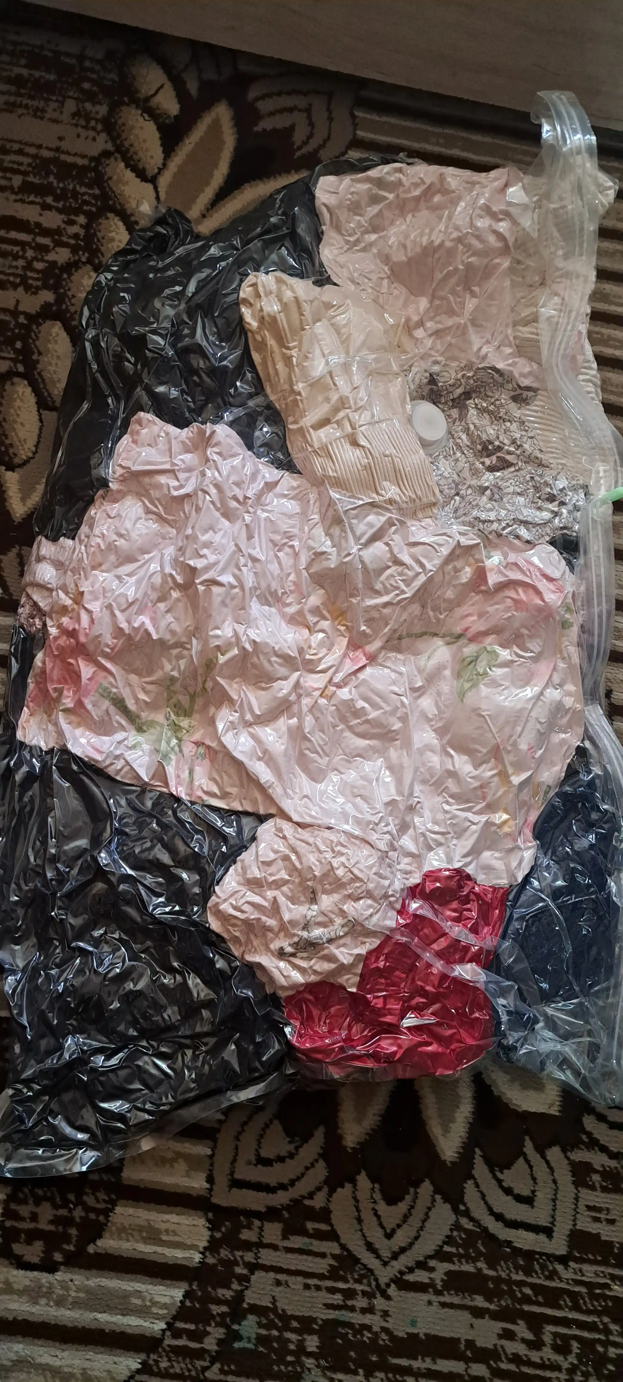 Vakuumli paketlar ko'p martalik narsalar va kiyimlarni saqlash uchun, klapan bilan
