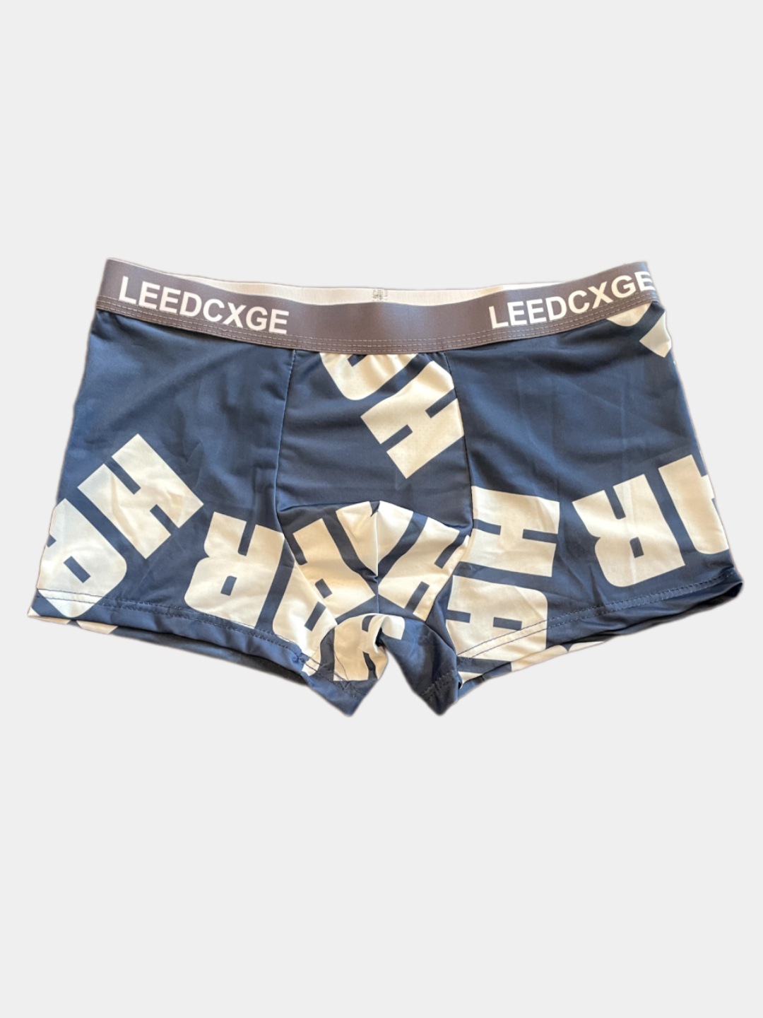 Toydagi samimiy fotosuratlar Denis Richardsning erotik fotosuratlari