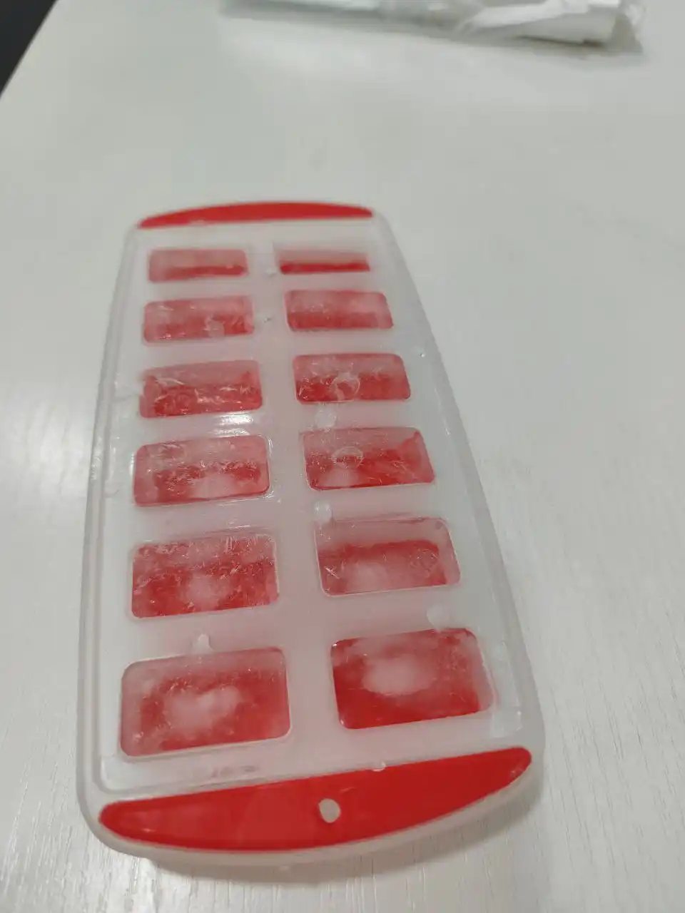 Silikon va plastmassadan tayyorlangan muz  uchun qolip, muz tayyorlash uchun idish