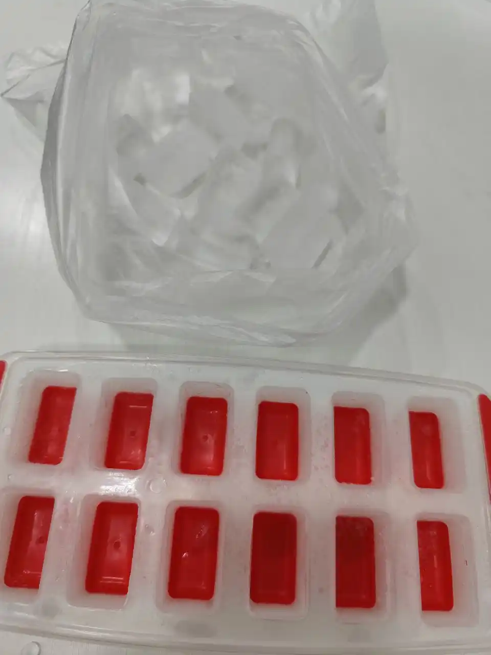 Silikon va plastmassadan tayyorlangan muz  uchun qolip, muz tayyorlash uchun idish
