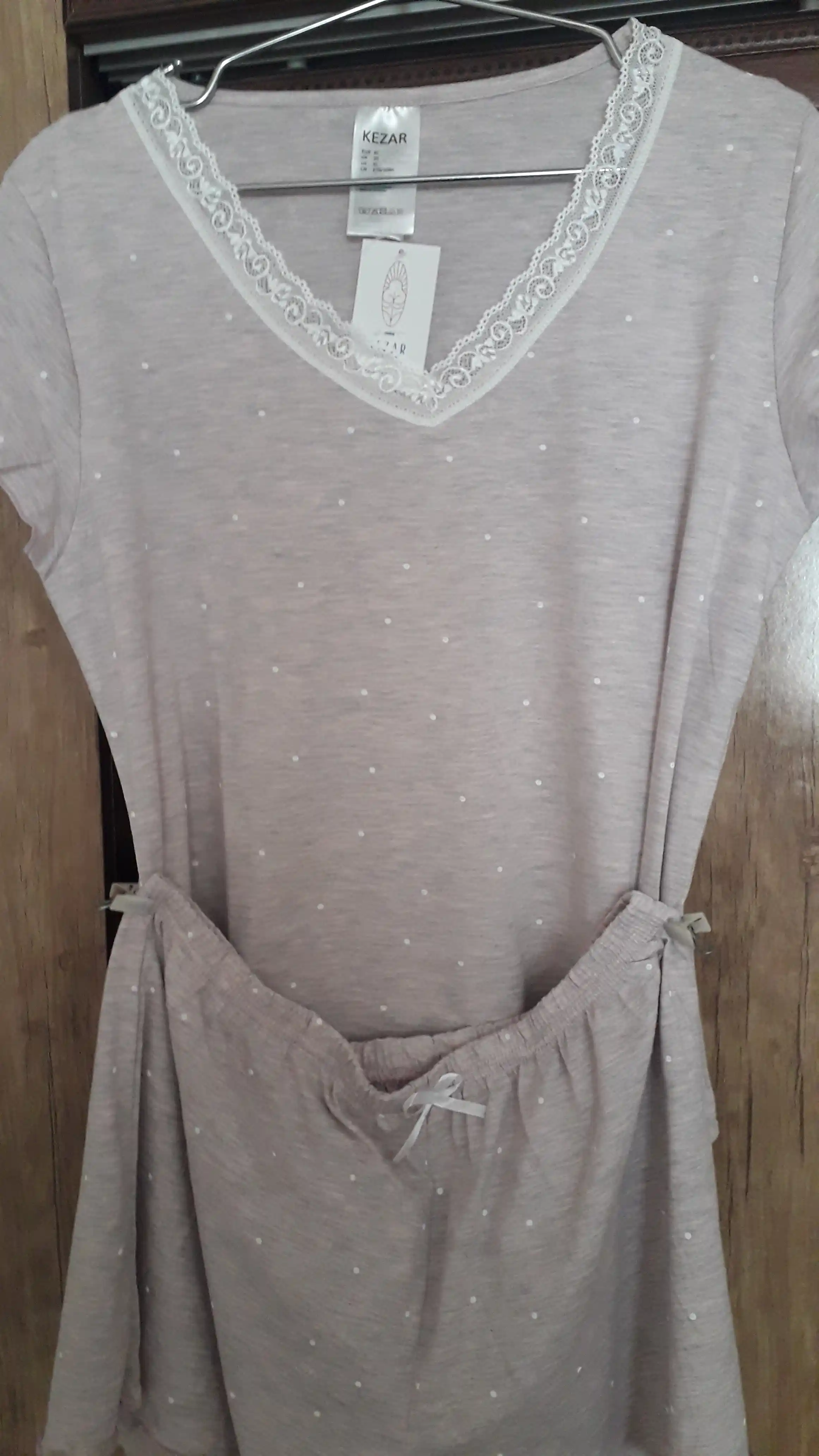 Ayollar uchun pijama to'plami, futbolka va shortilar "255-502"
