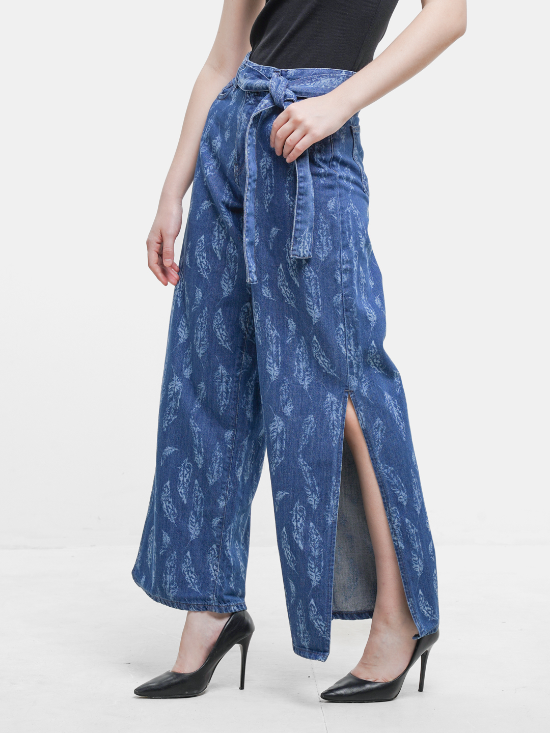 Qoshnining onanizmiga qarashni hozir onlayn tomosha qiling