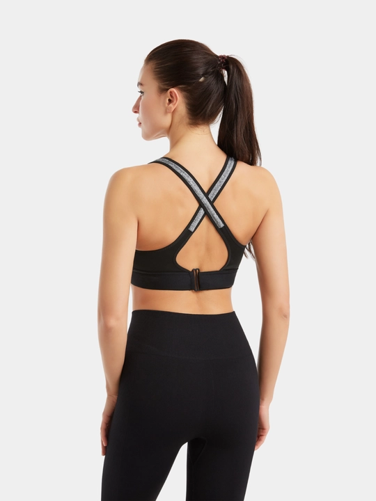 Ayollar sport topi Kioko. Olinadigan chashkali sport to'pi. Ayollar spor kiyimi