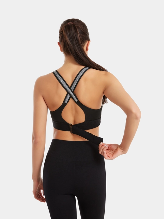Ayollar sport topi Kioko. Olinadigan chashkali sport to'pi. Ayollar spor kiyimi
