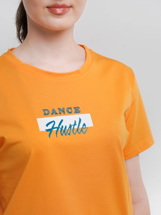 Ayollar futbolkasi, L-XXL o'lchamlarda