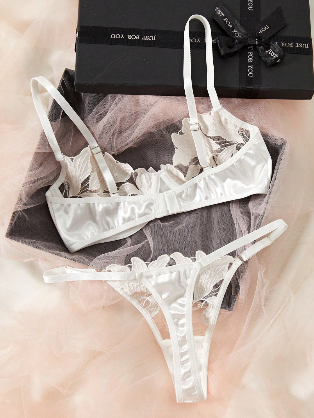 Shaffof ichki kiyim yalangoch