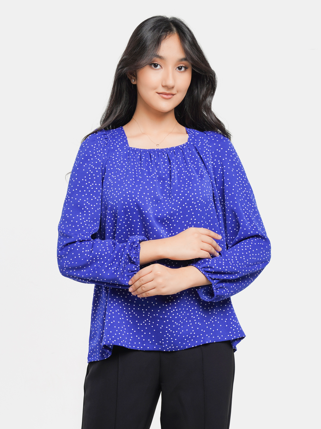 Elegant bluzka katta, o'lchamlar 50-60 - 