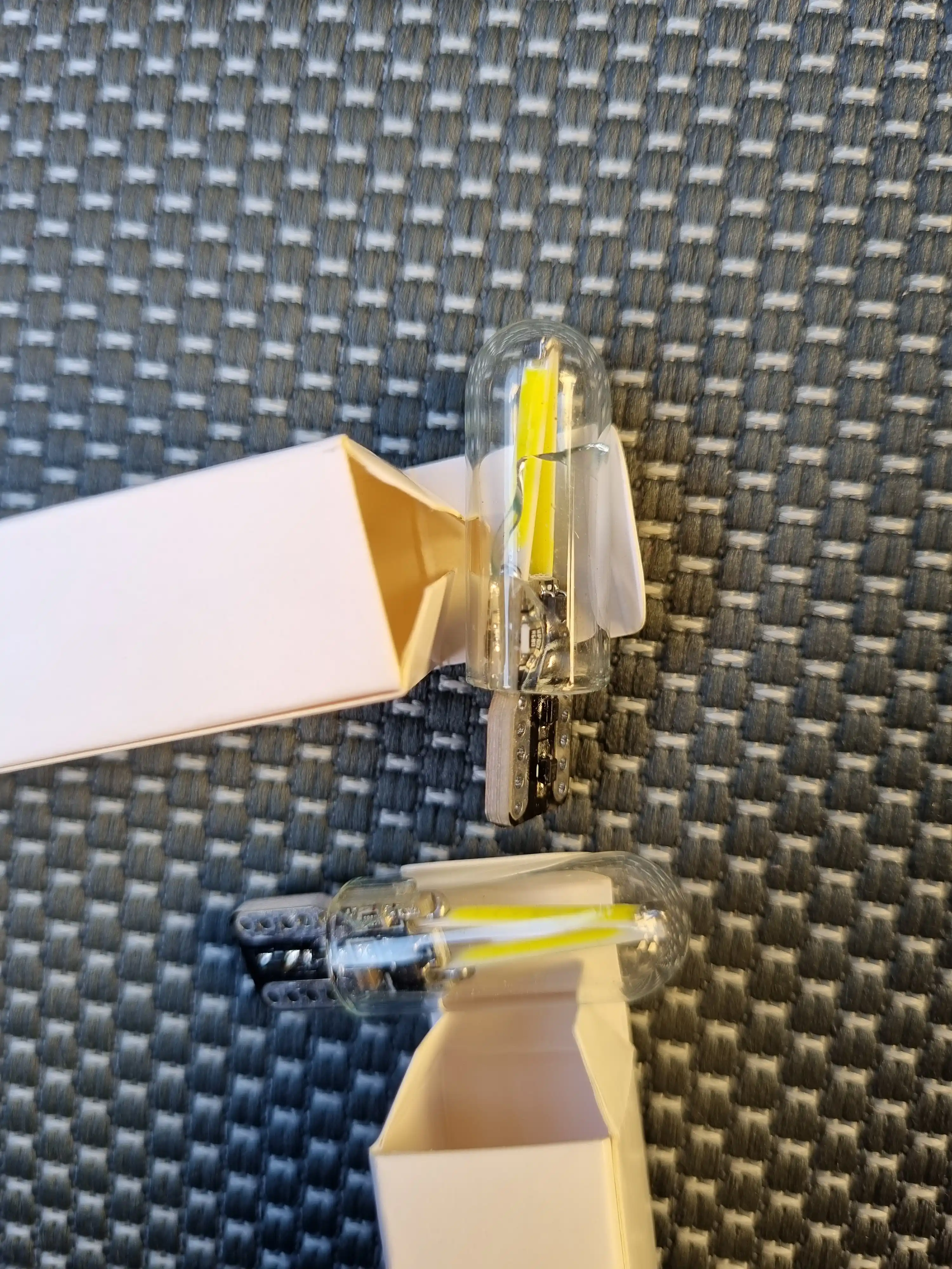 Svetodiod lampa T10, universal, avtomobil raqami uchun
