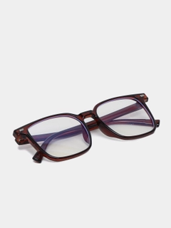 Коричневый