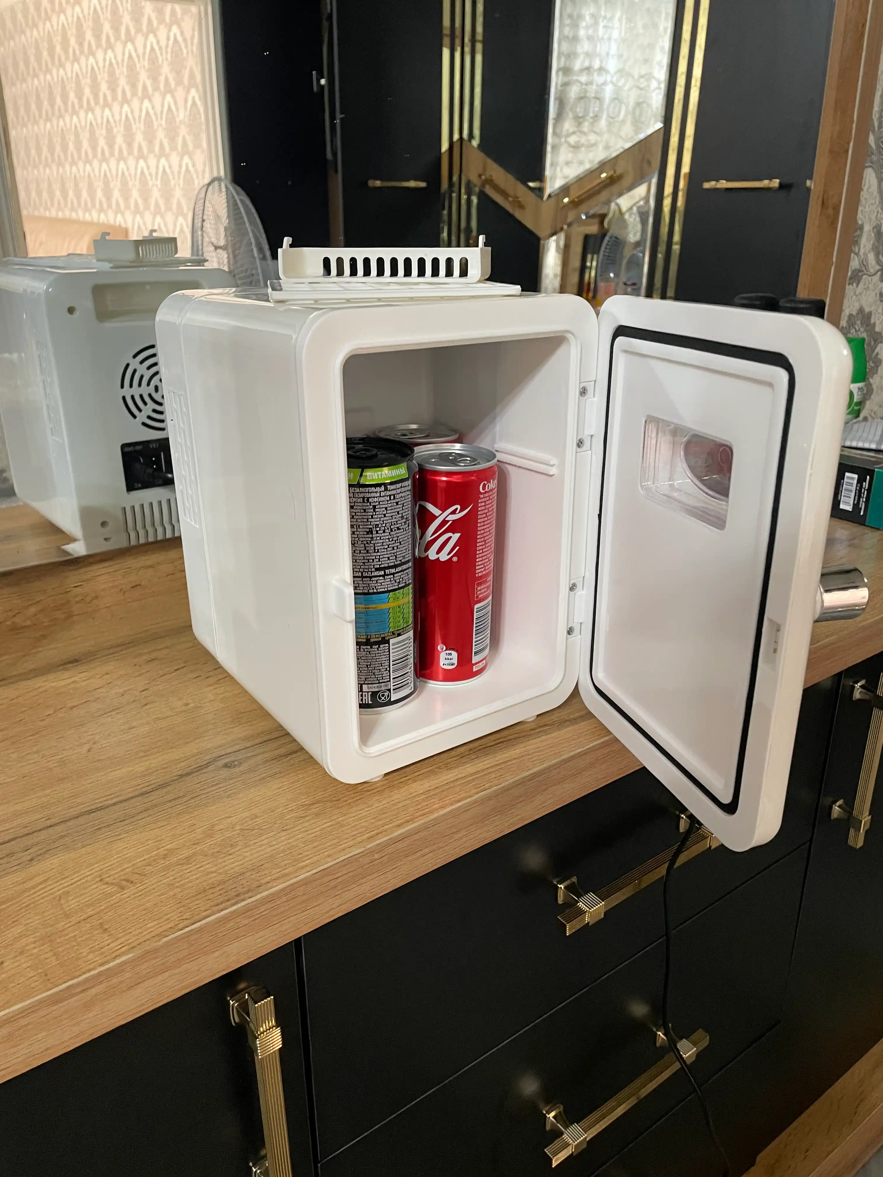 Mini sovutgich kosmetika saqlash uchun Freezer AKM10