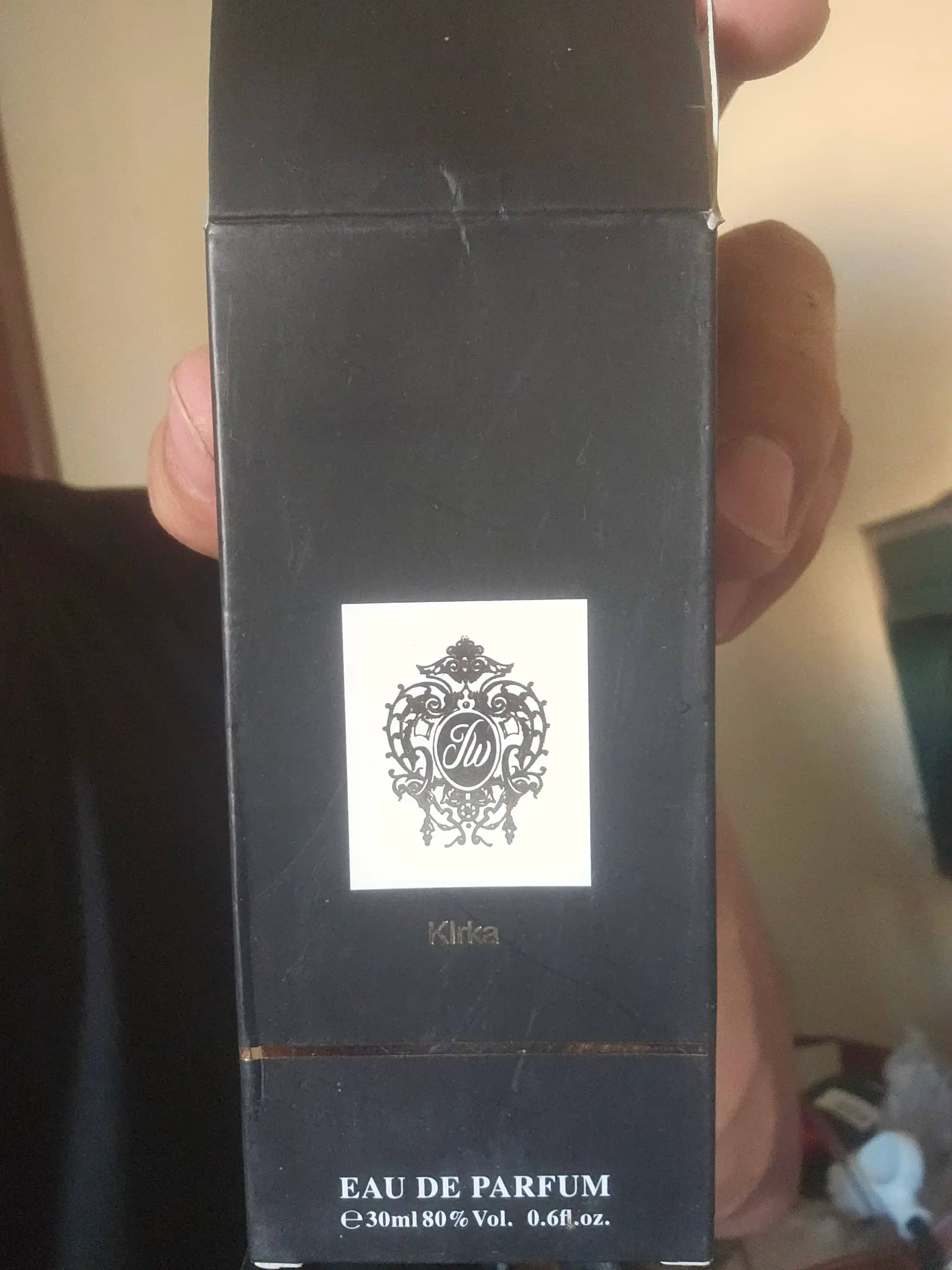 Parfyumlangan suv Fragrance World Kirke, erkak va ayollar uchun