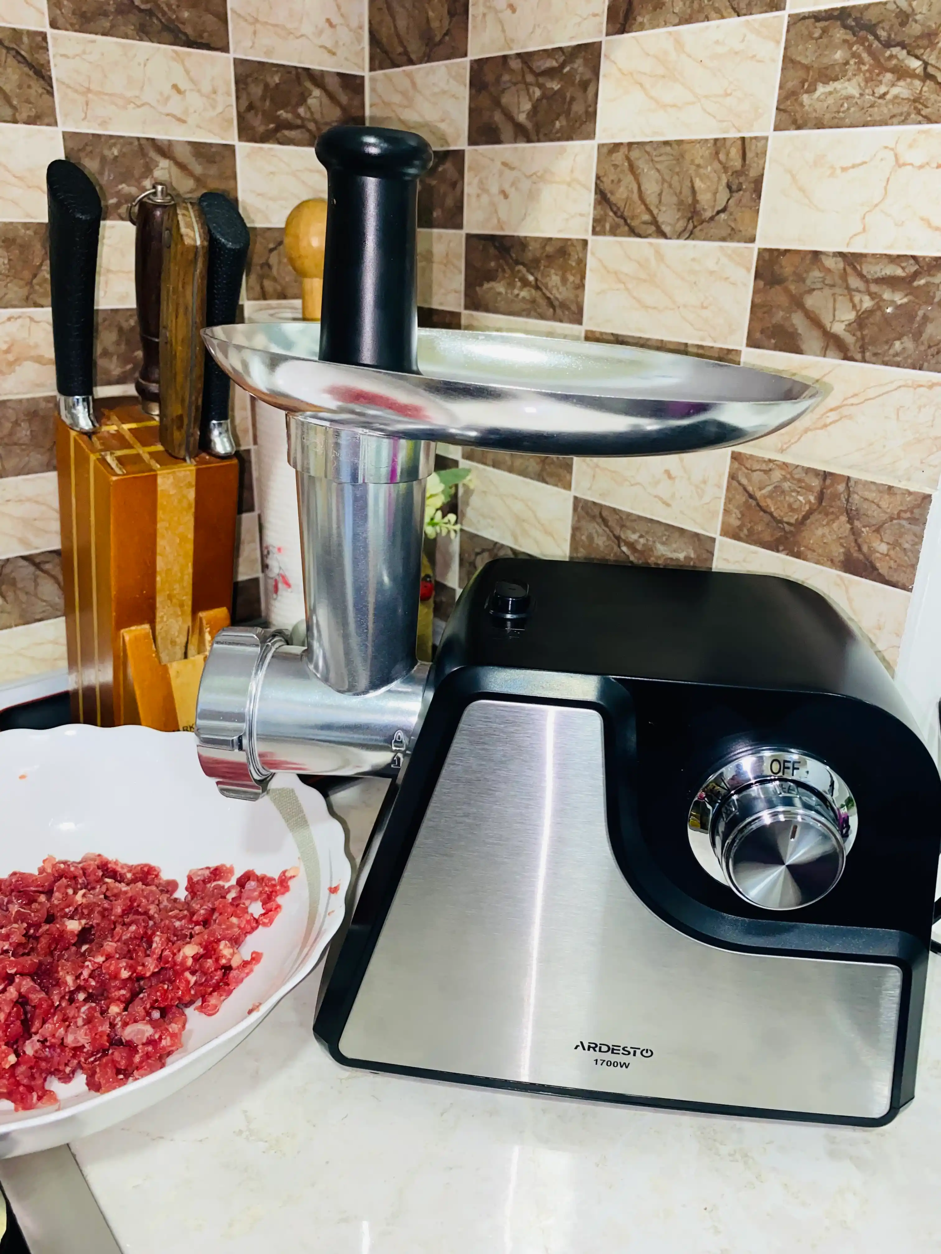 Go'sht maydalagich Ardesto MGL-1790R- 1700Вт/1.6 kg-min, pomidor, sharbat, qora
