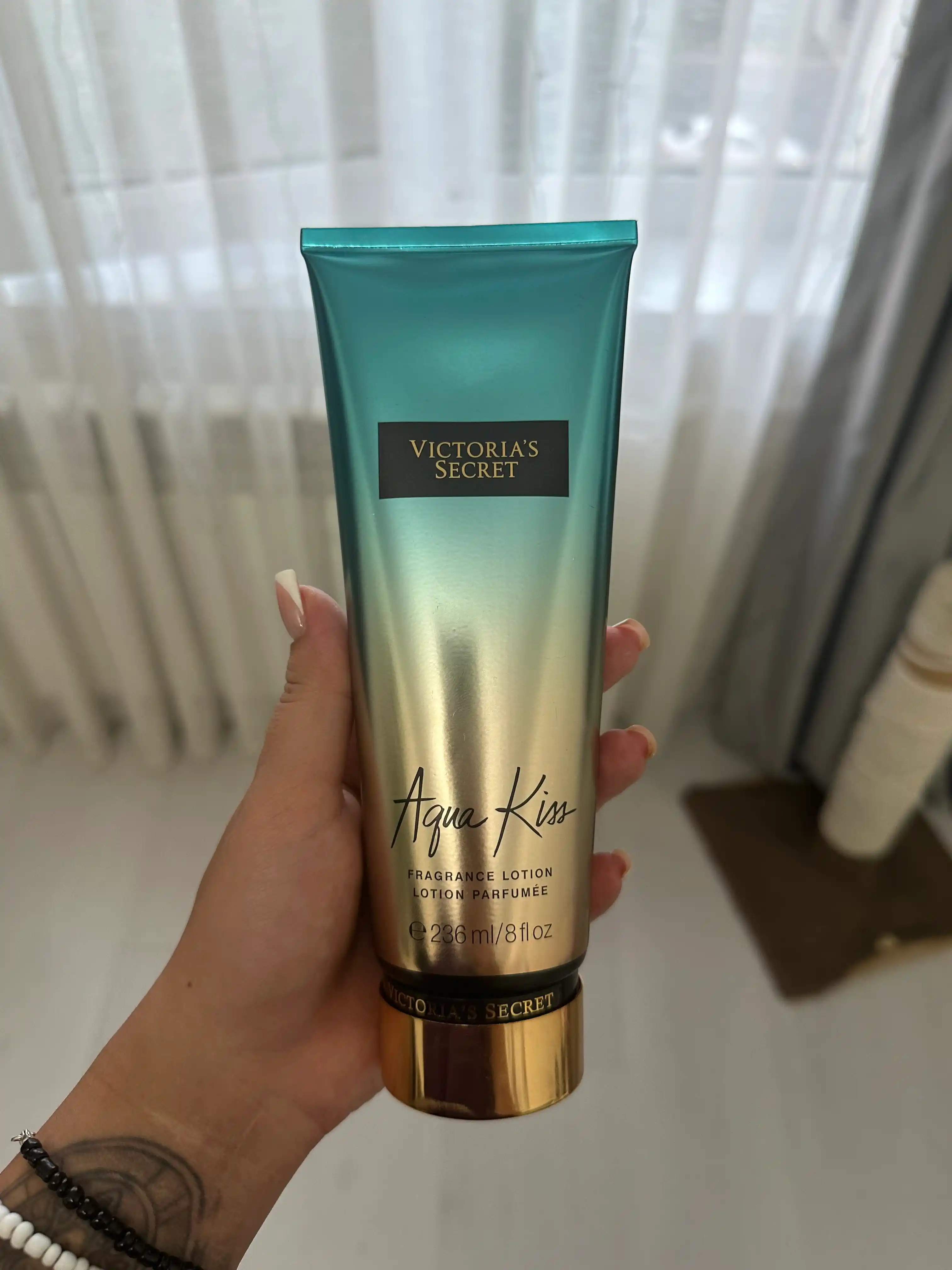 Victoria Secret parfyumeriya to'plami, tana uchun losyon va sprey mist, 236 ml + 250 ml