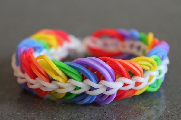 Rainbow Loom Bands. Браслет из резинок. Узелки. Плетение на рогатке