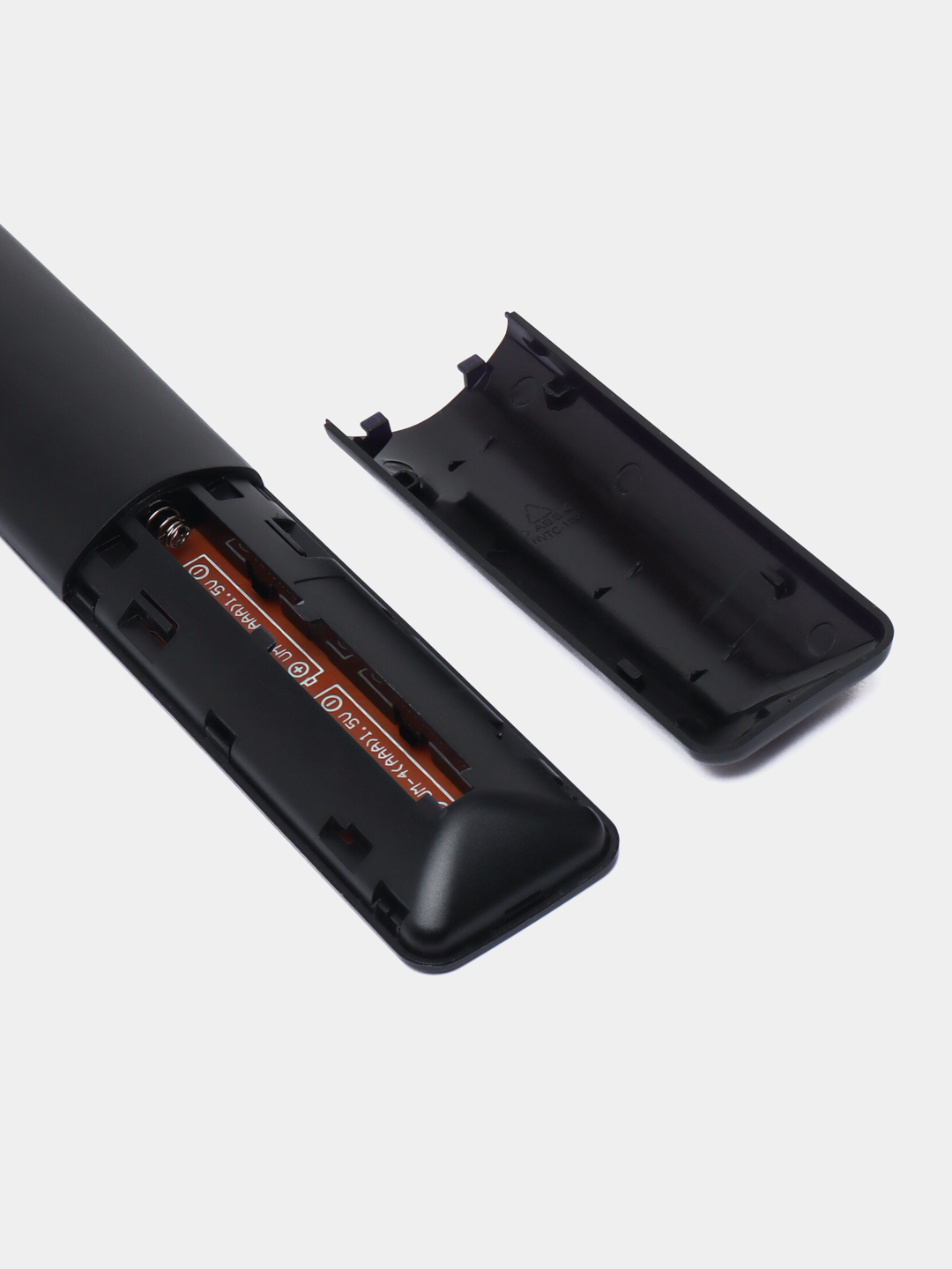 Qora tanlilar sikilgan surat Qalam bilan mushukni chizish