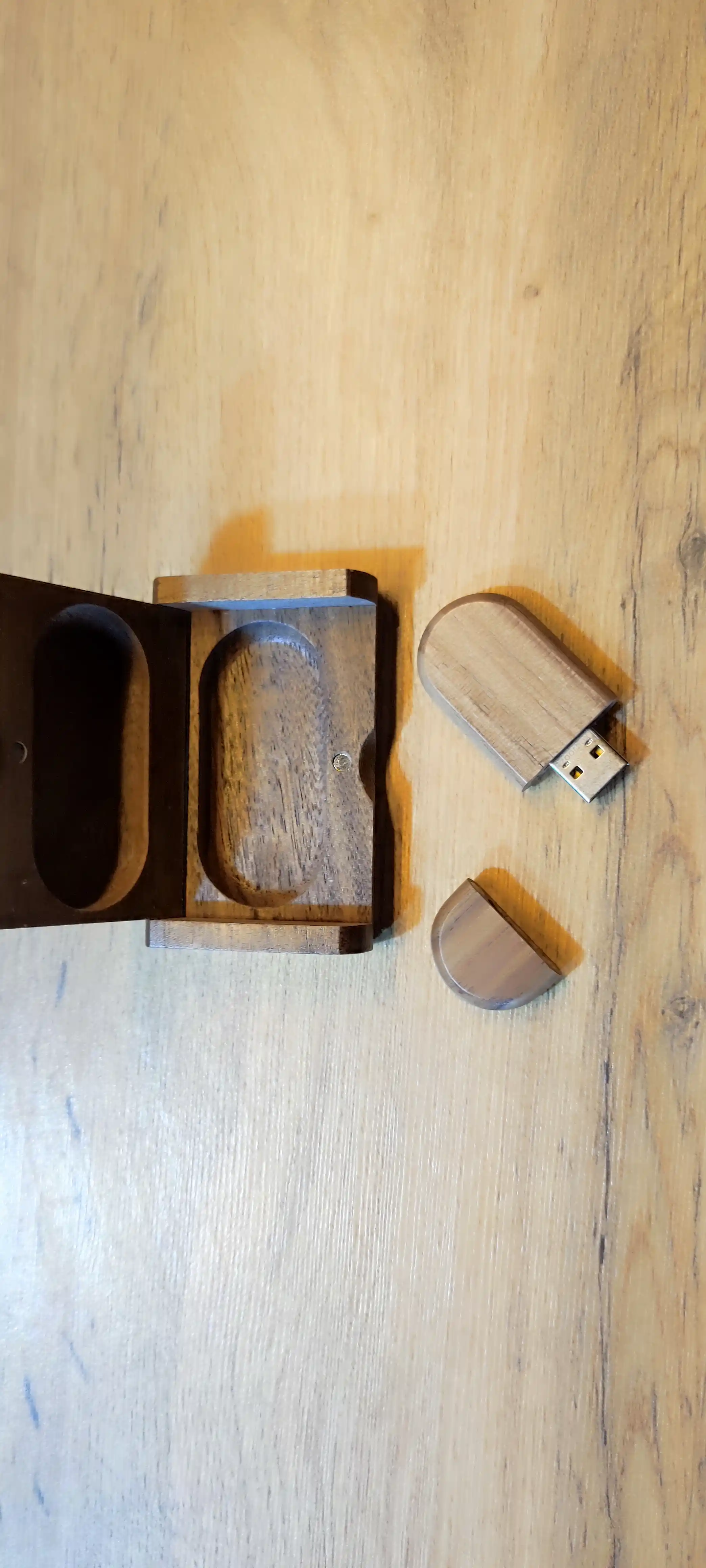 Bambukli sovg'a qutisidagi yog'och USB flesh-disk 8, 16, 32 GB, 2.0